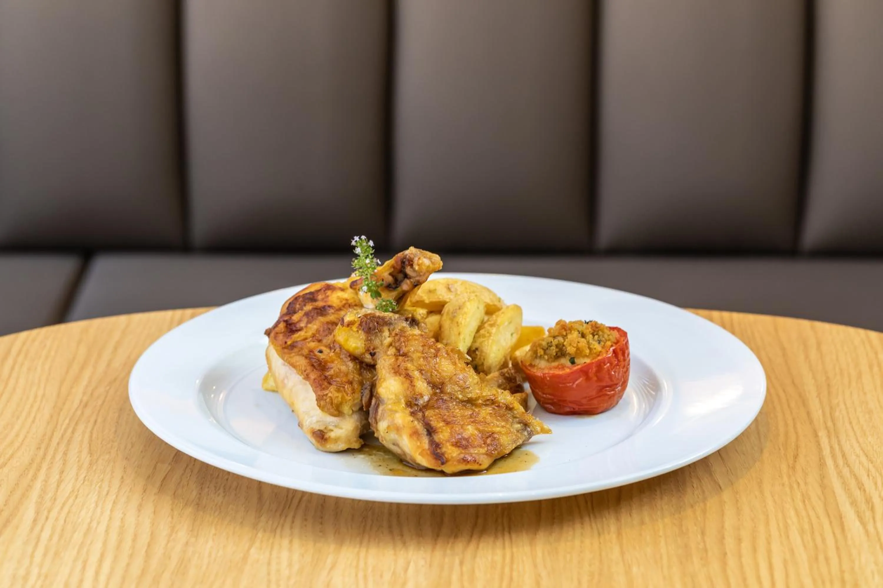 Restaurant/places to eat in Holiday Inn Lisbon by IHG