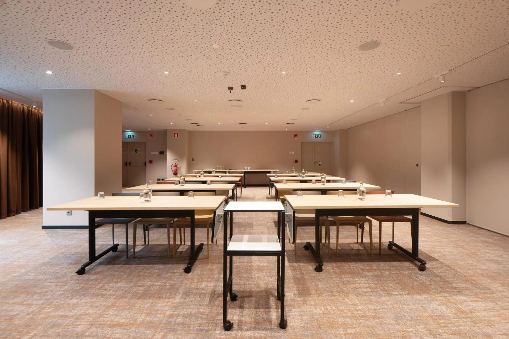 Meeting/conference room in Holiday Inn Lisbon by IHG
