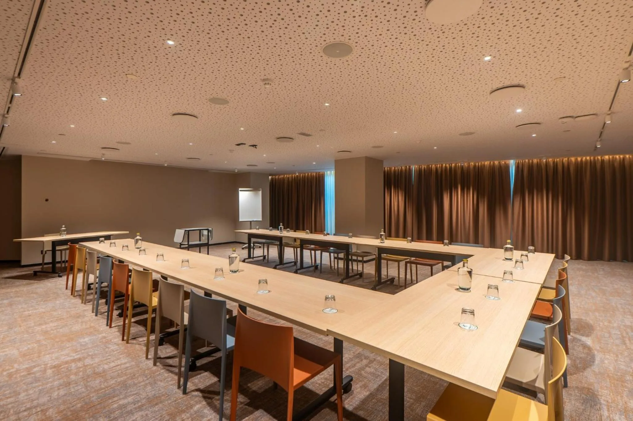 Meeting/conference room in Holiday Inn Lisbon by IHG