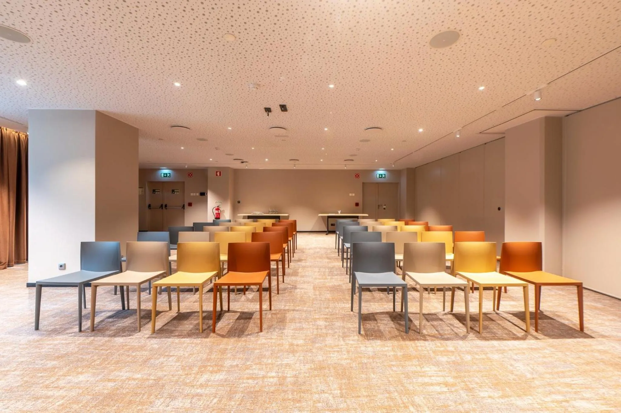 Meeting/conference room in Holiday Inn Lisbon by IHG