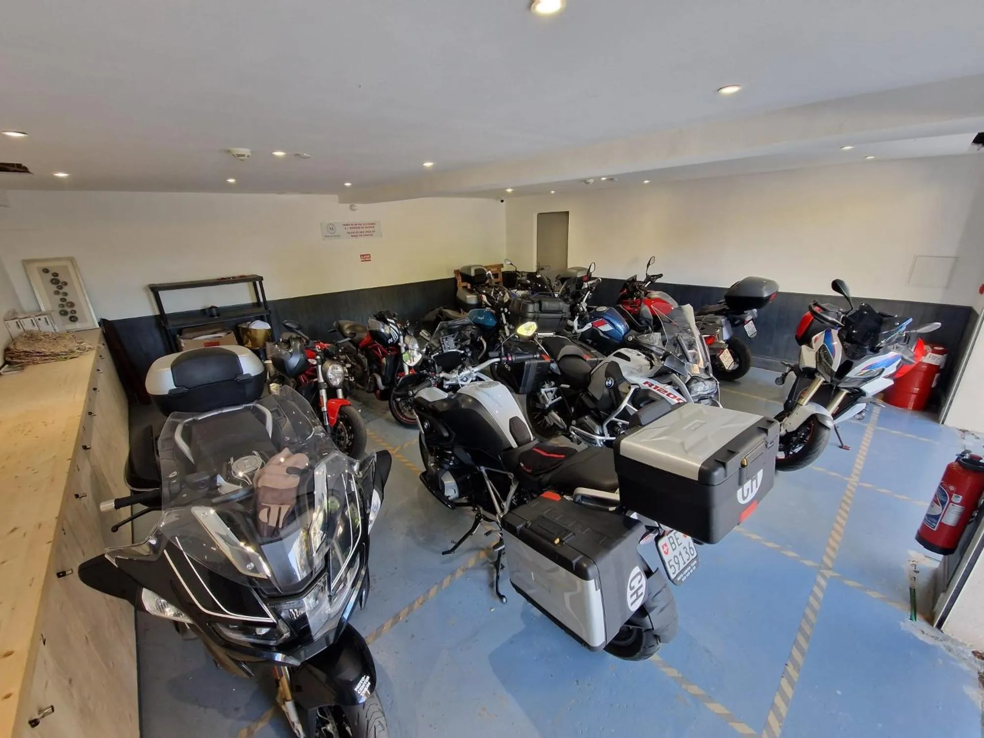 Parking in Hôtel Le Mistral