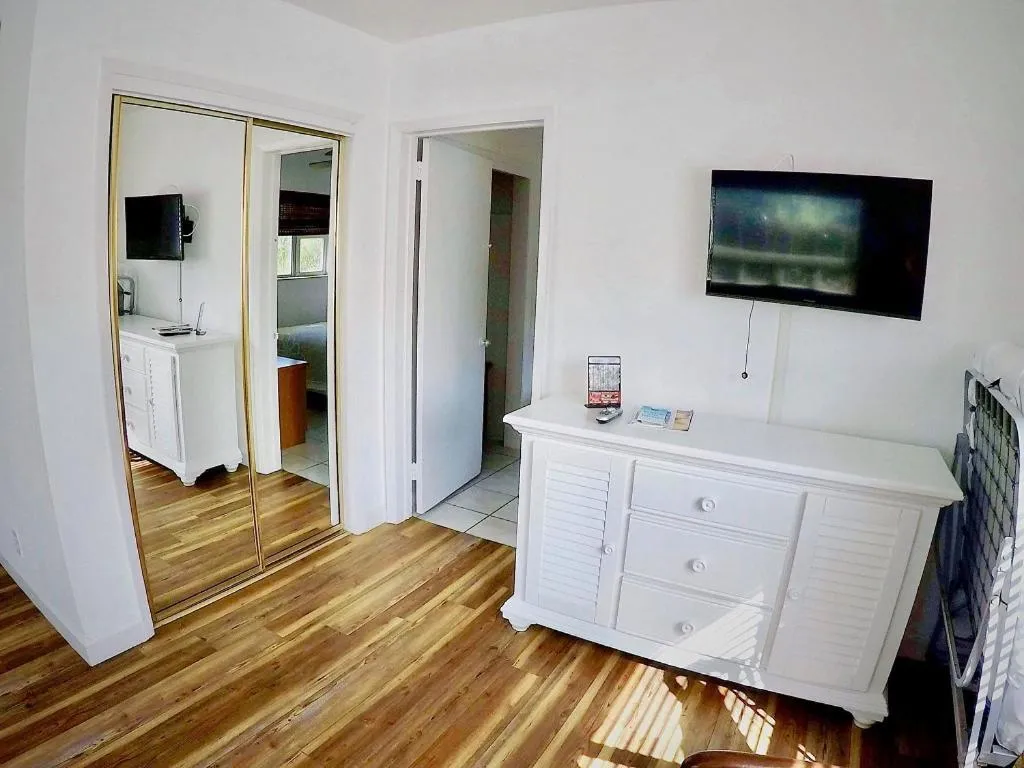 TV and multimedia in Ebb Tide Resort