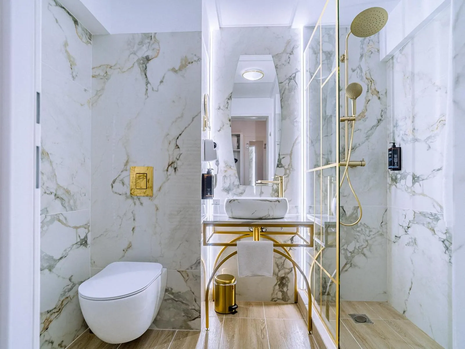 Shower in Continental Forum Oradea