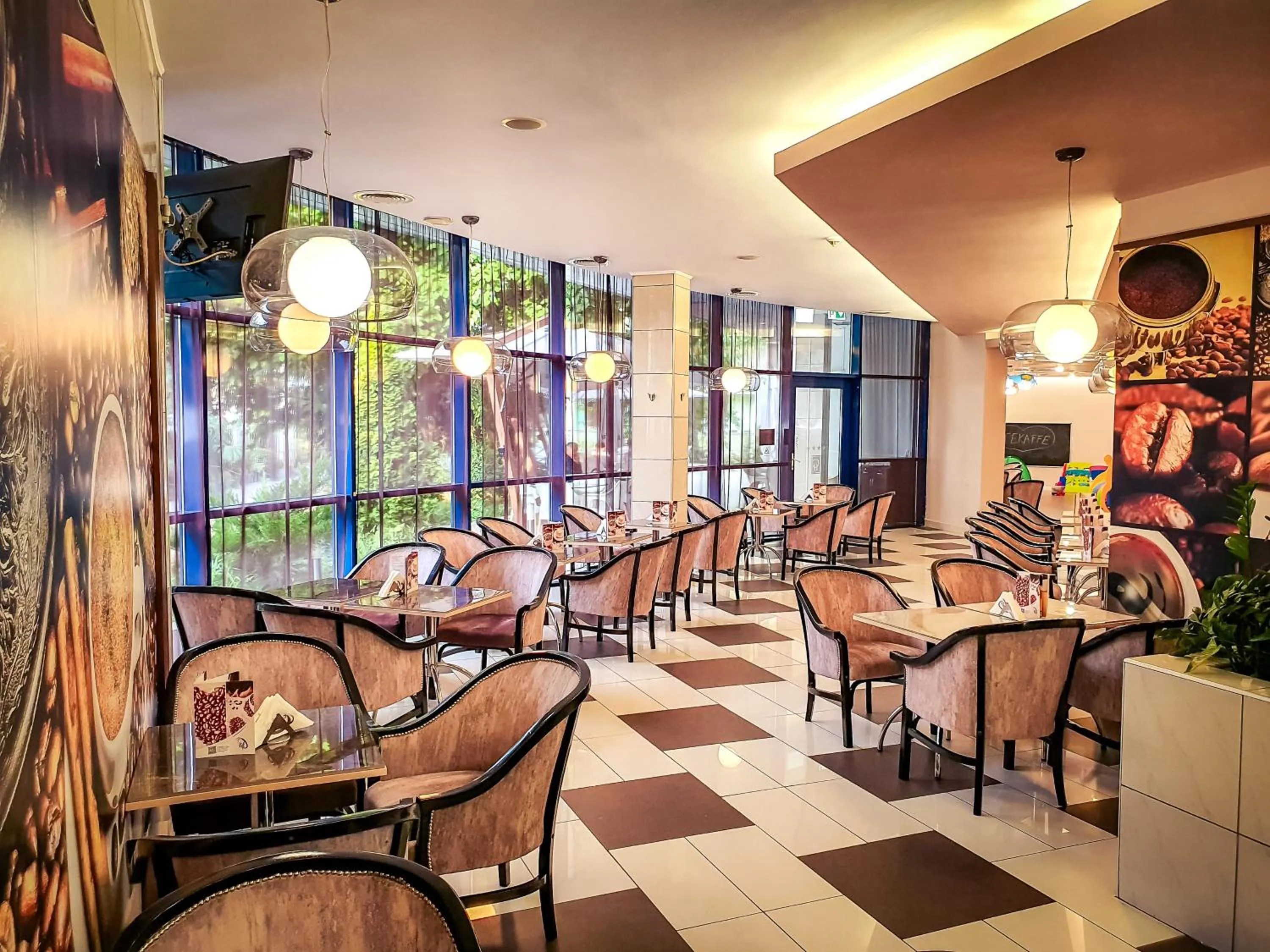 Restaurant/places to eat in Continental Forum Arad