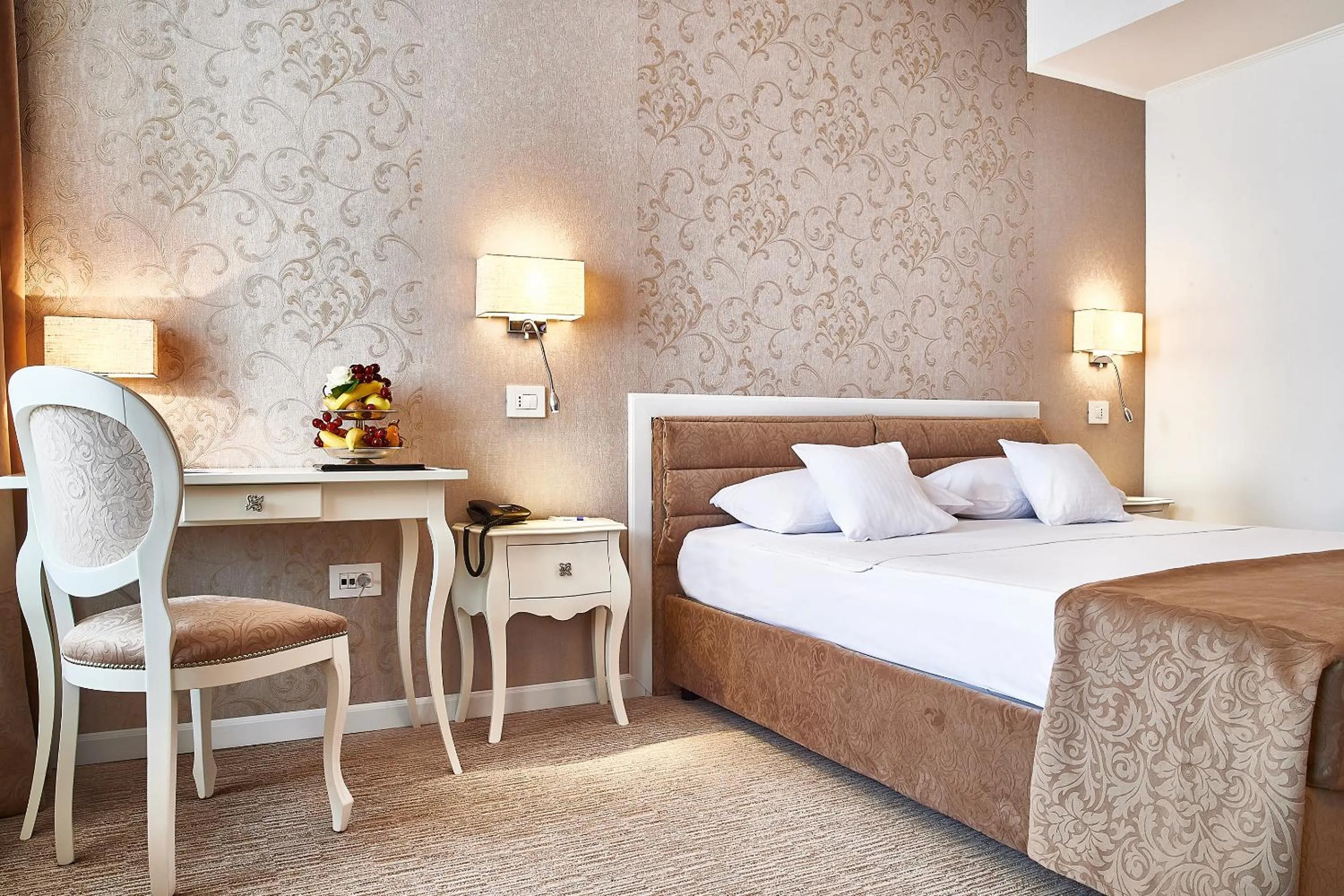 Bed in Continental Forum Arad