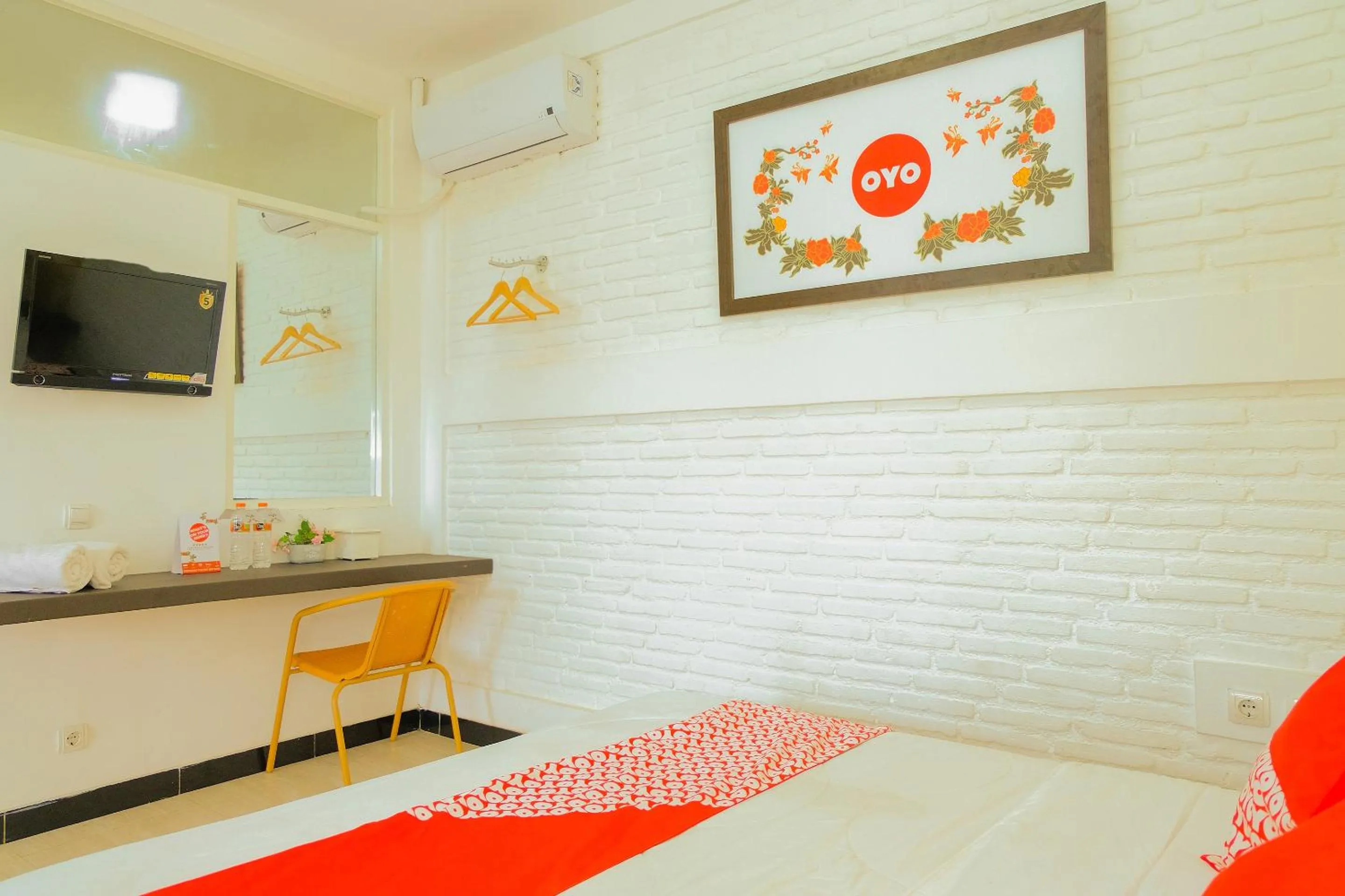 Bedroom, Bed in Hotel O 32 Guest House