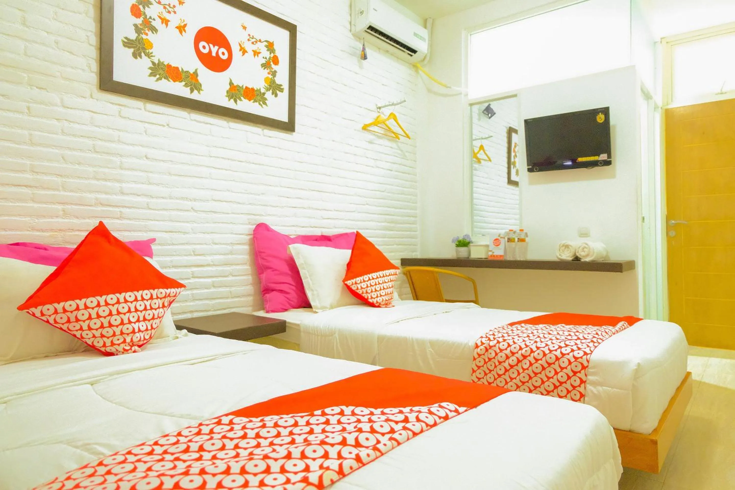 Bedroom, Bed in Hotel O 32 Guest House