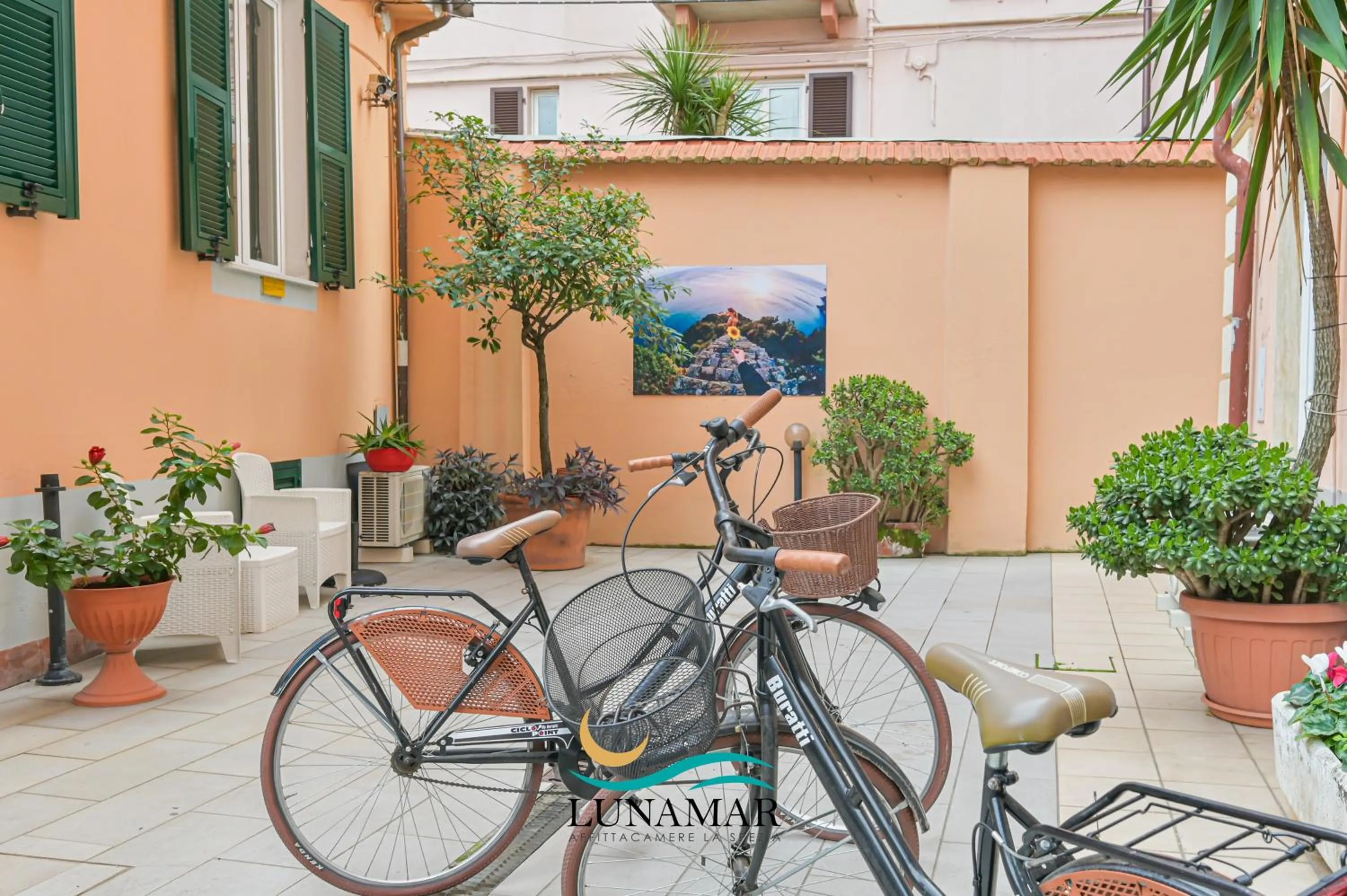 Cycling in Affittacamere Lunamar