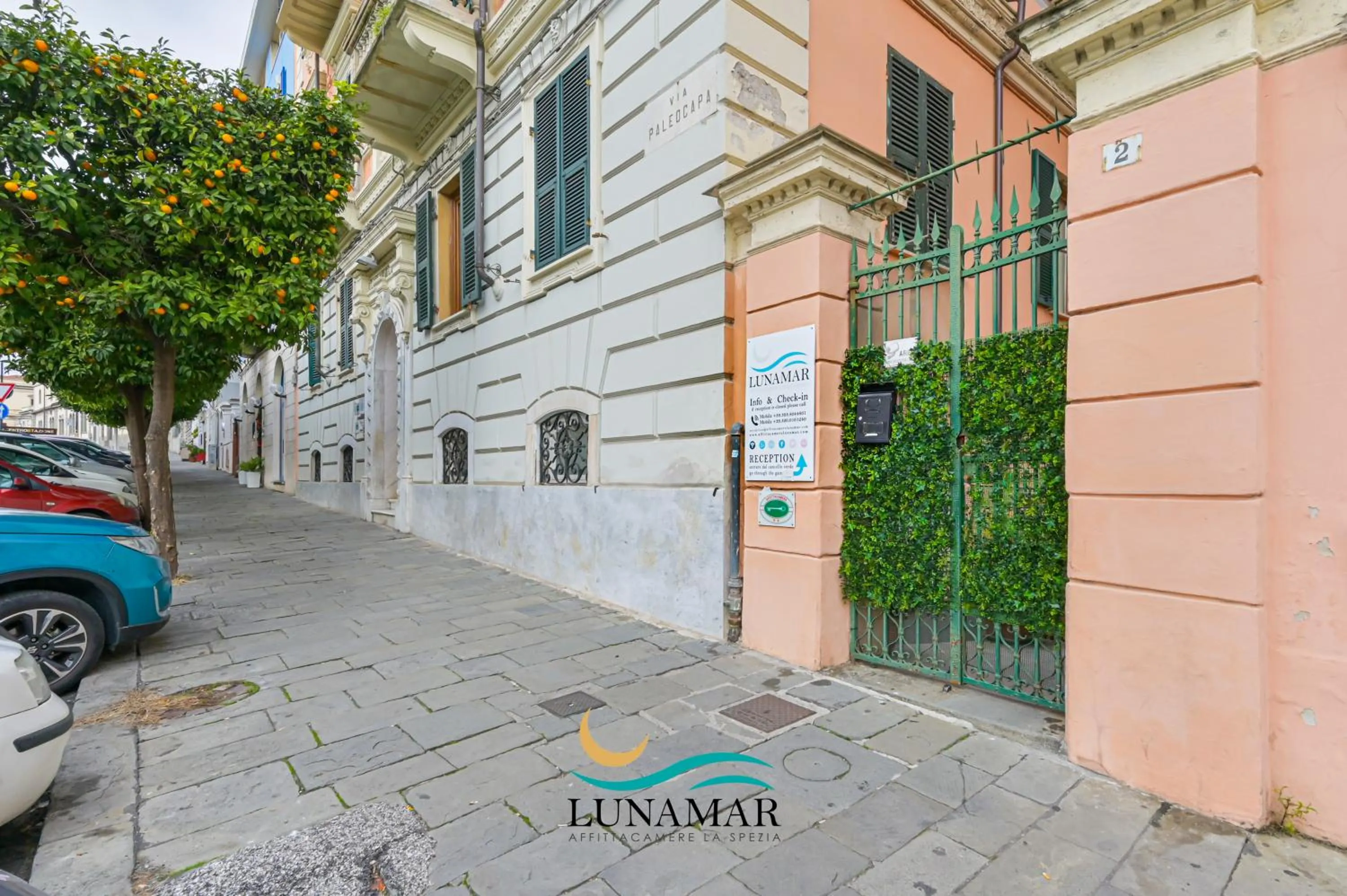 Property building in Affittacamere Lunamar