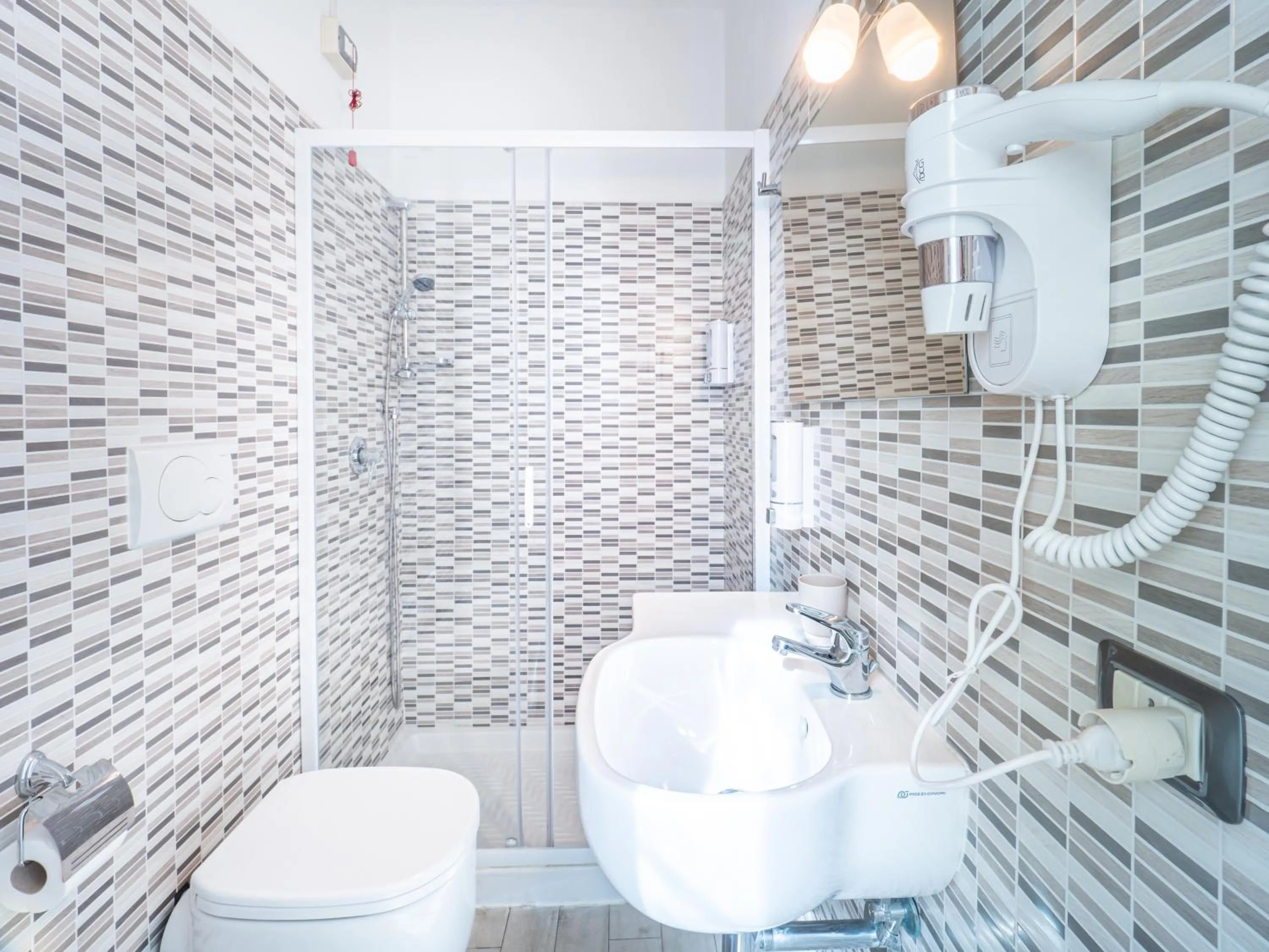 Bathroom in Affittacamere Lunamar