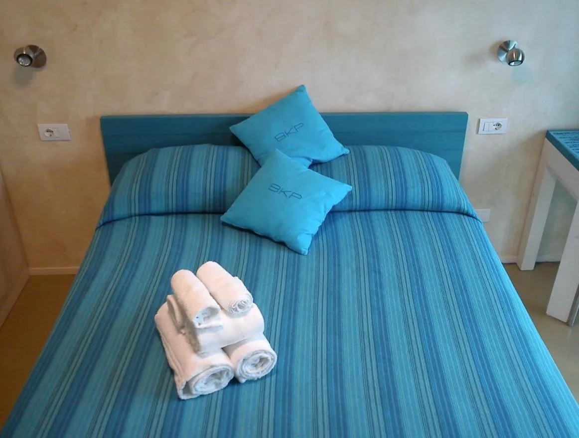 Decorative detail, Bed in Bikapi