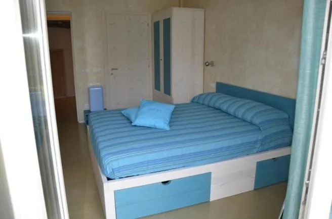 Photo of the whole room, Bed in Bikapi