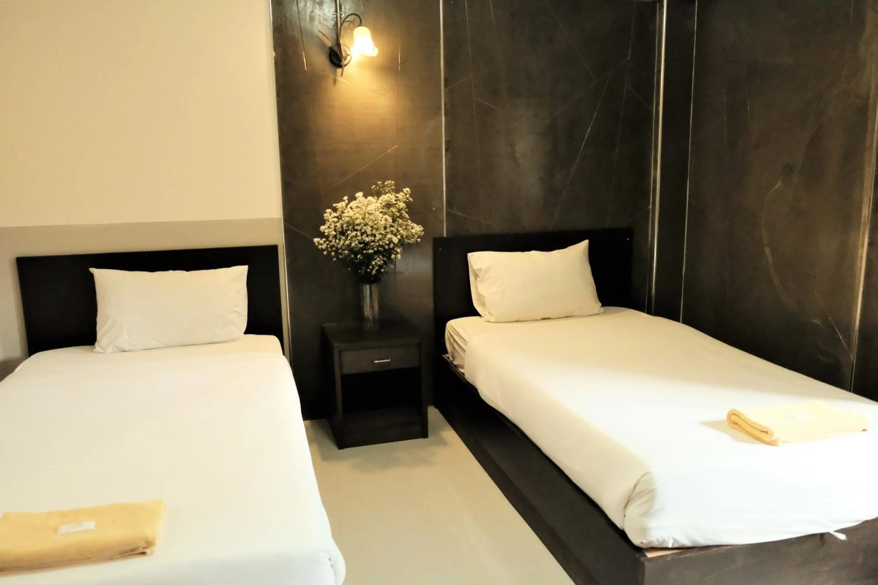 Bed in Puangpech Hotel Lampang