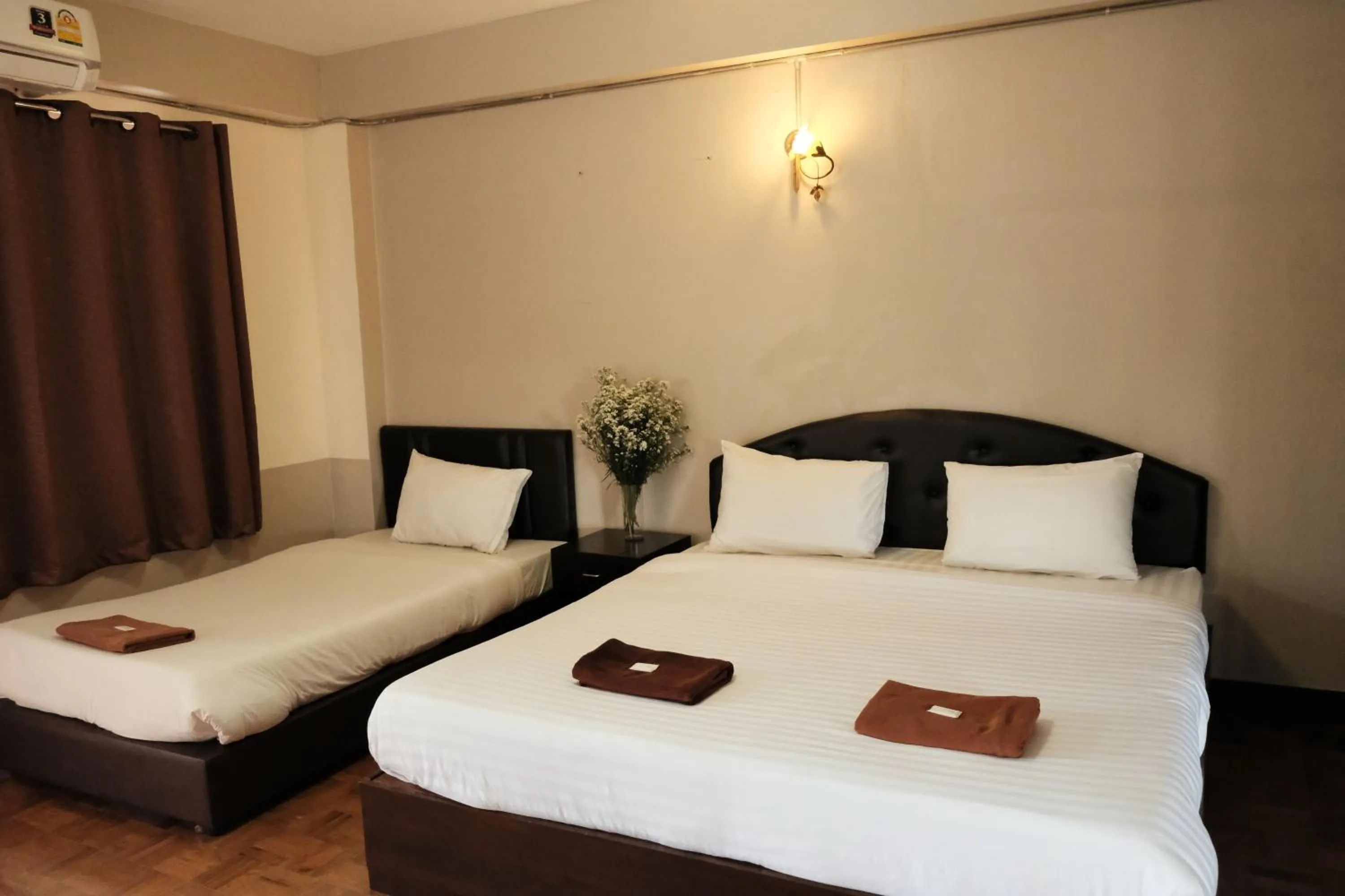 Bed in Puangpech Hotel Lampang