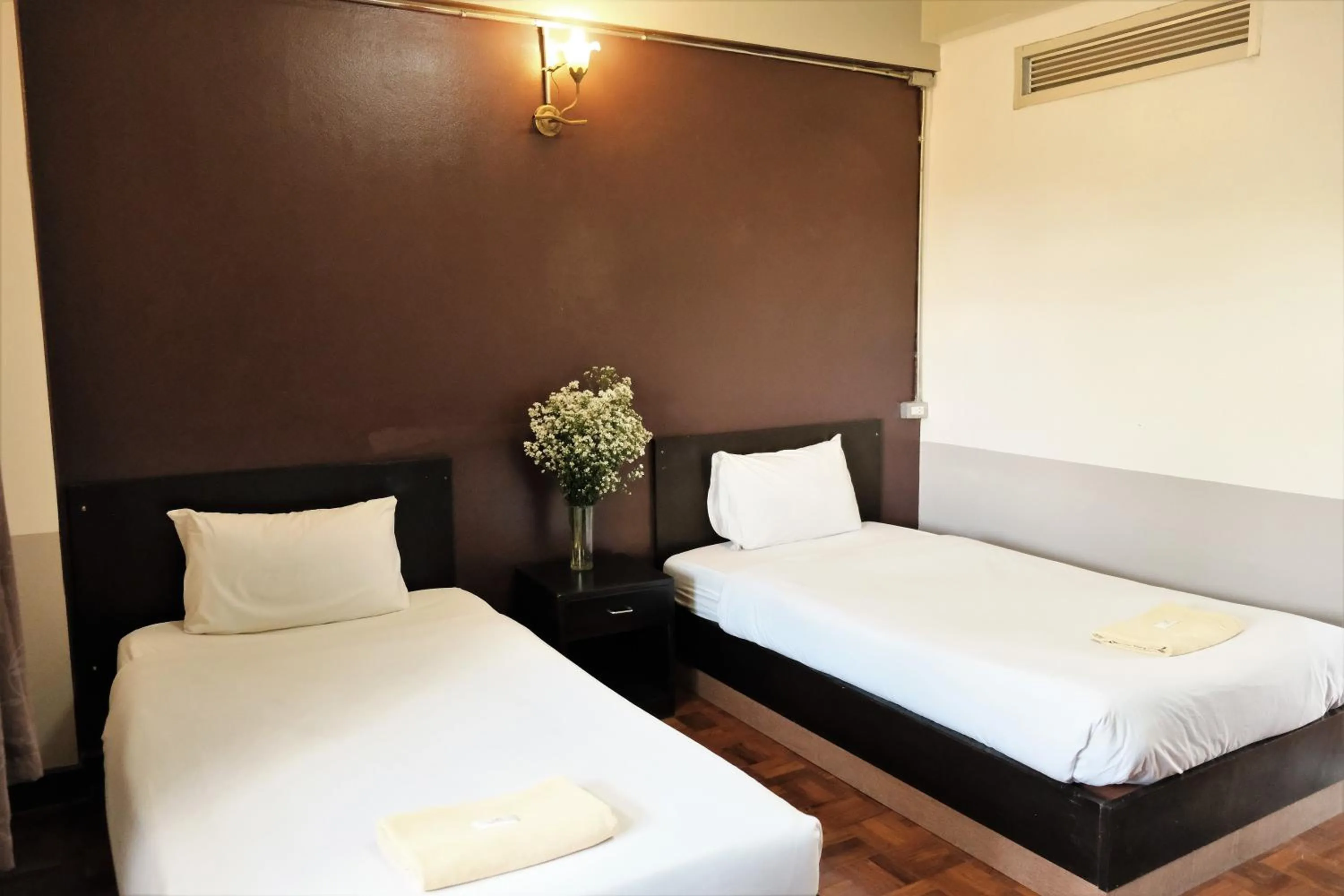 Bed in Puangpech Hotel Lampang