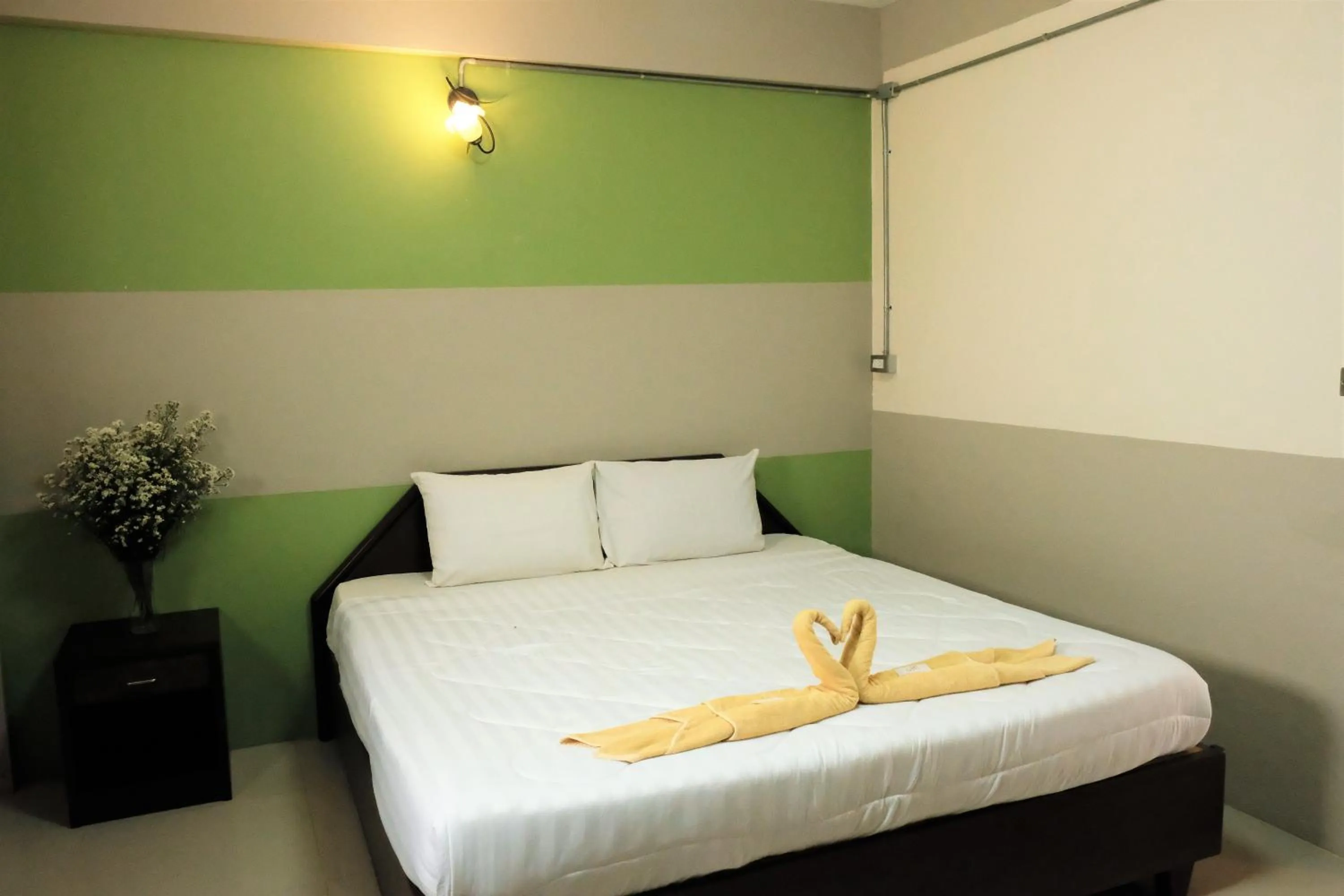 Bed in Puangpech Hotel Lampang