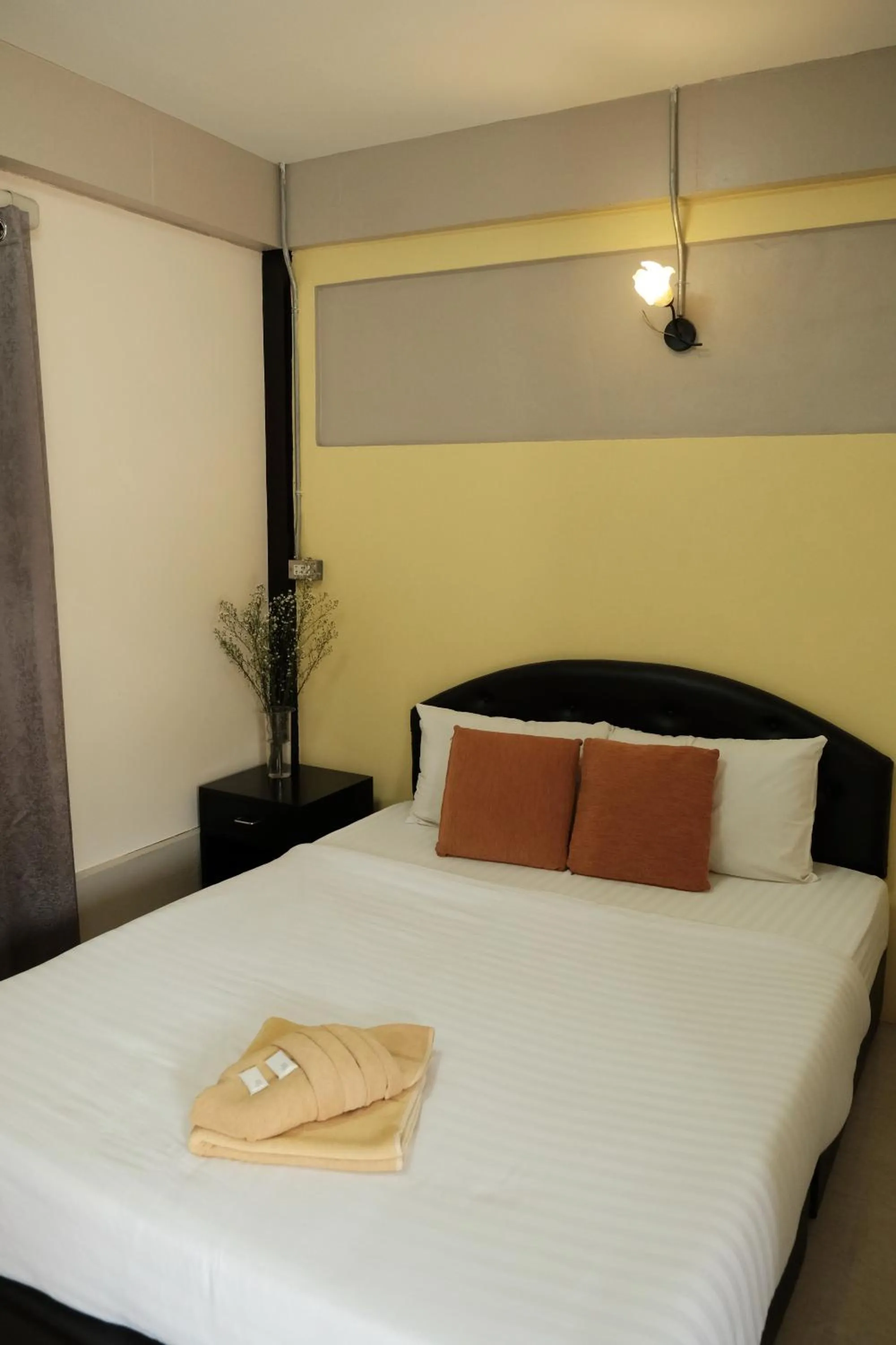 Bed in Puangpech Hotel Lampang