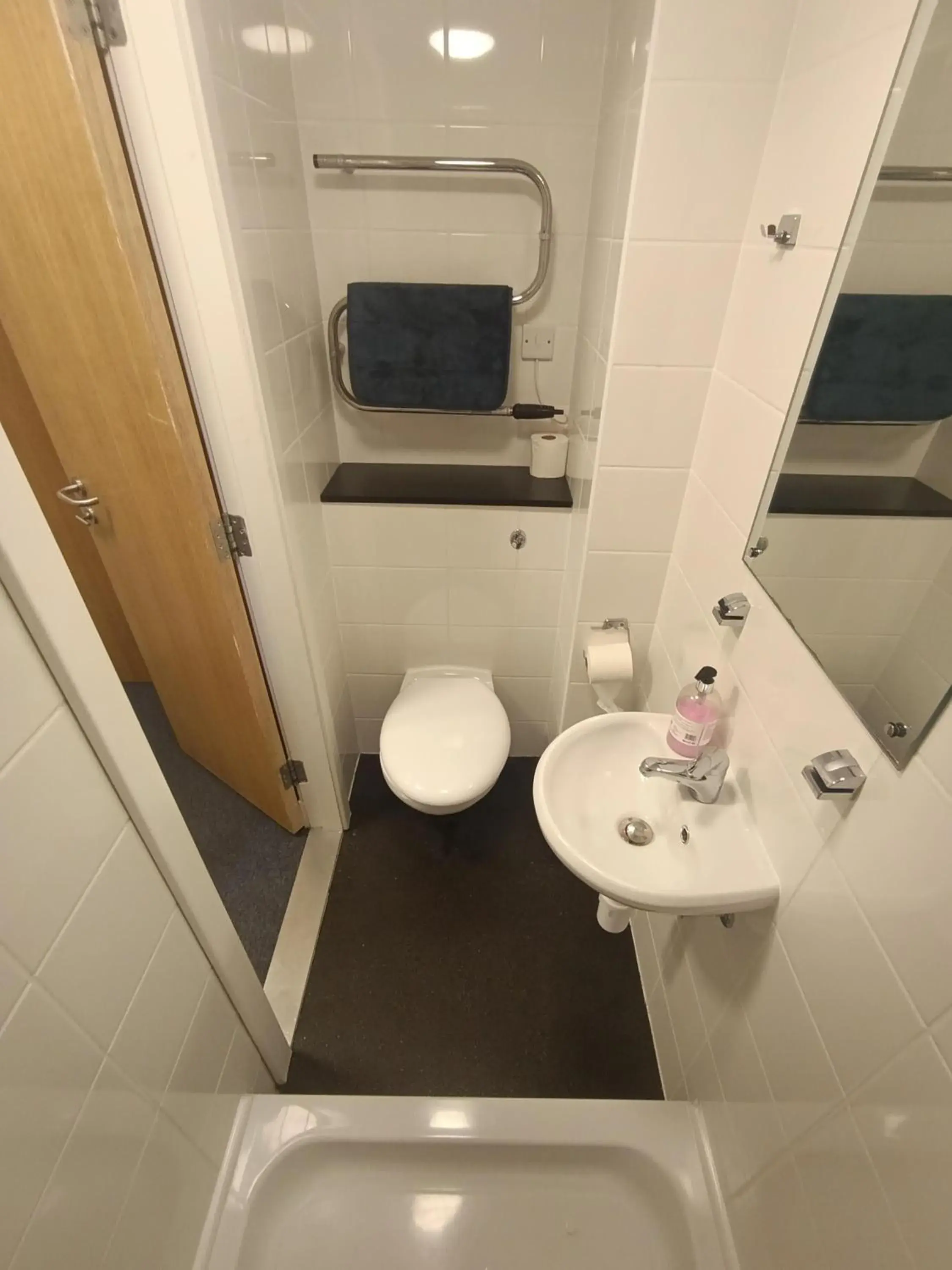 Standard Twin Room in Perth Youth Hostel and Apartments Standard Twin Room in Perth Youth Hostel and Apartments