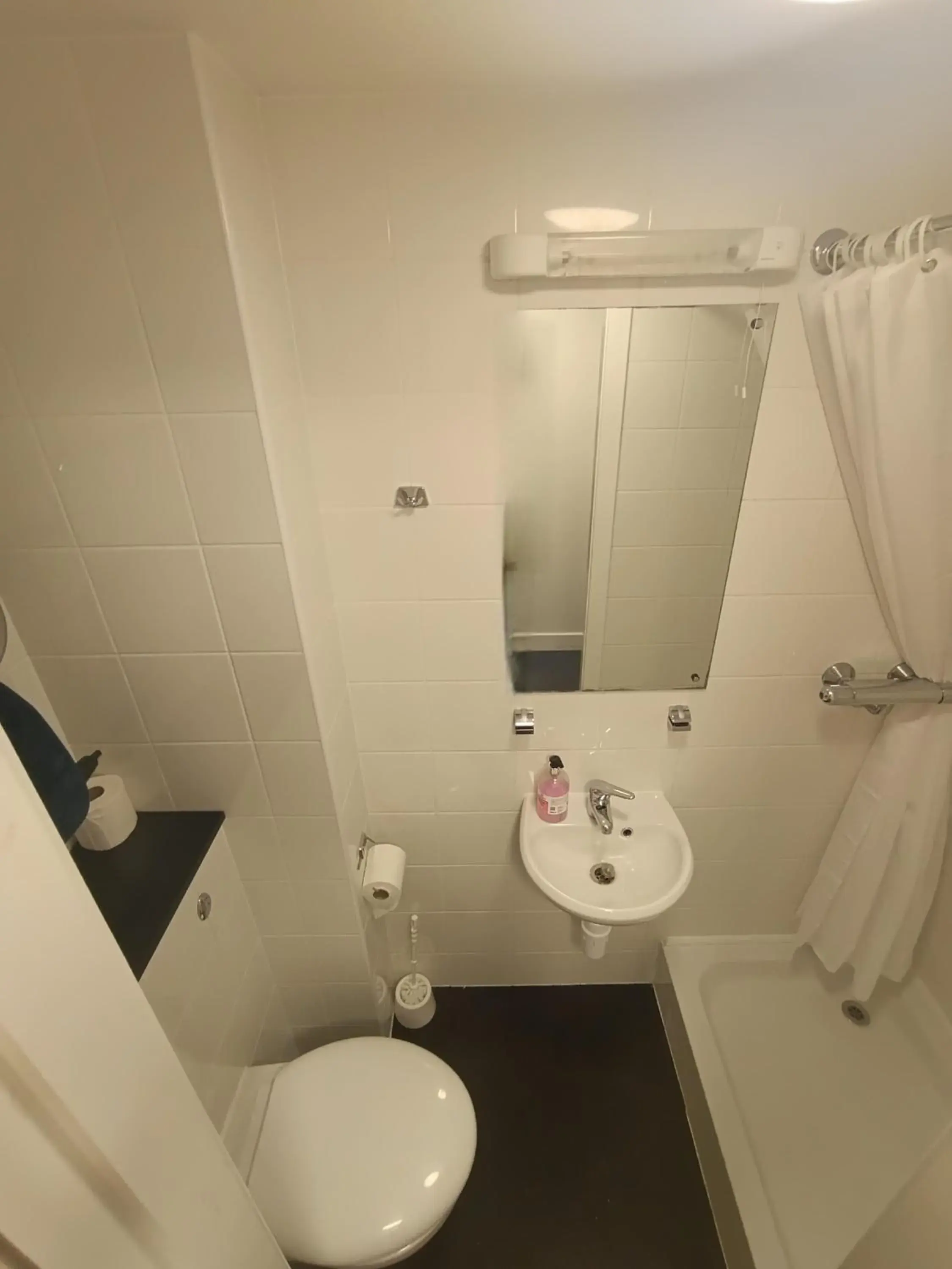 Standard Single Room - single occupancy in Perth Youth Hostel and Apartments Standard Single Room - single occupancy in Perth Youth Hostel and Apartments