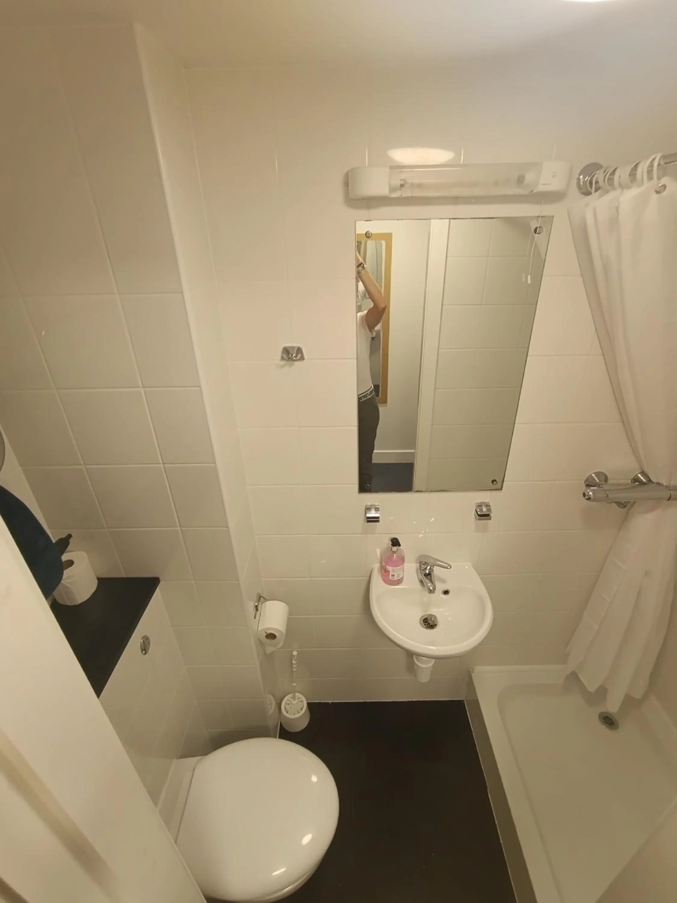 Perth Youth Hostel and Apartments