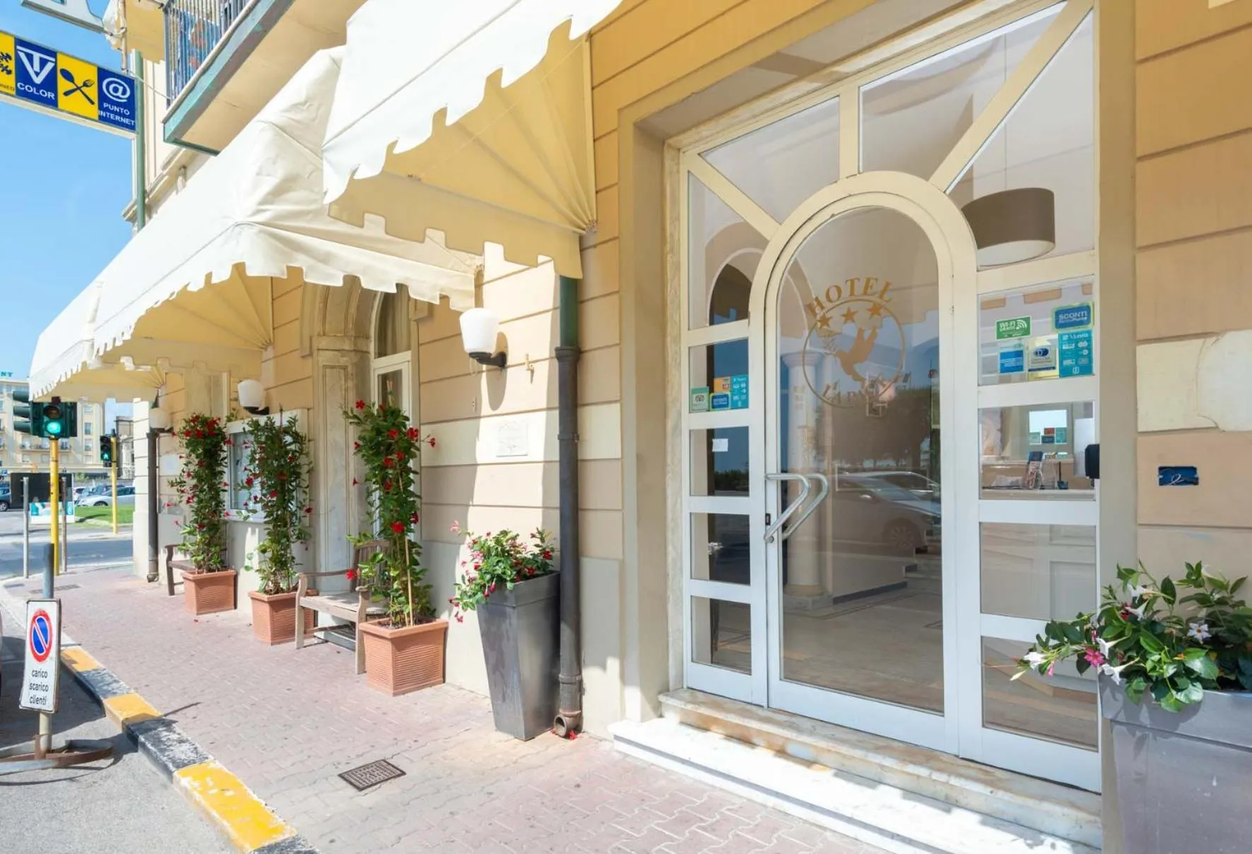 Facade/entrance in Hotel La Pace