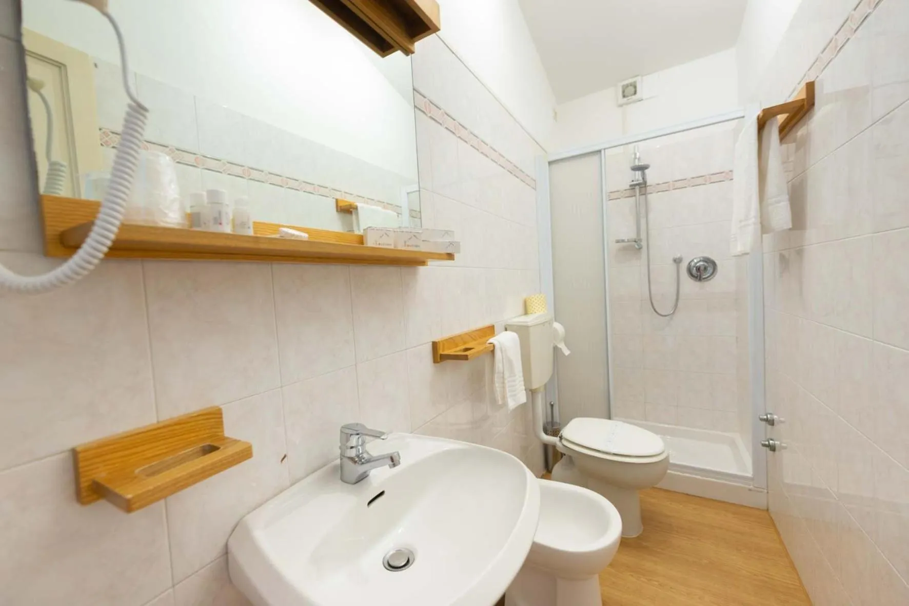 Shower in Hotel La Pace