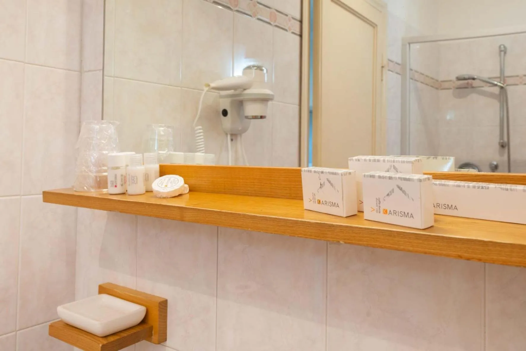 Bathroom in Hotel La Pace