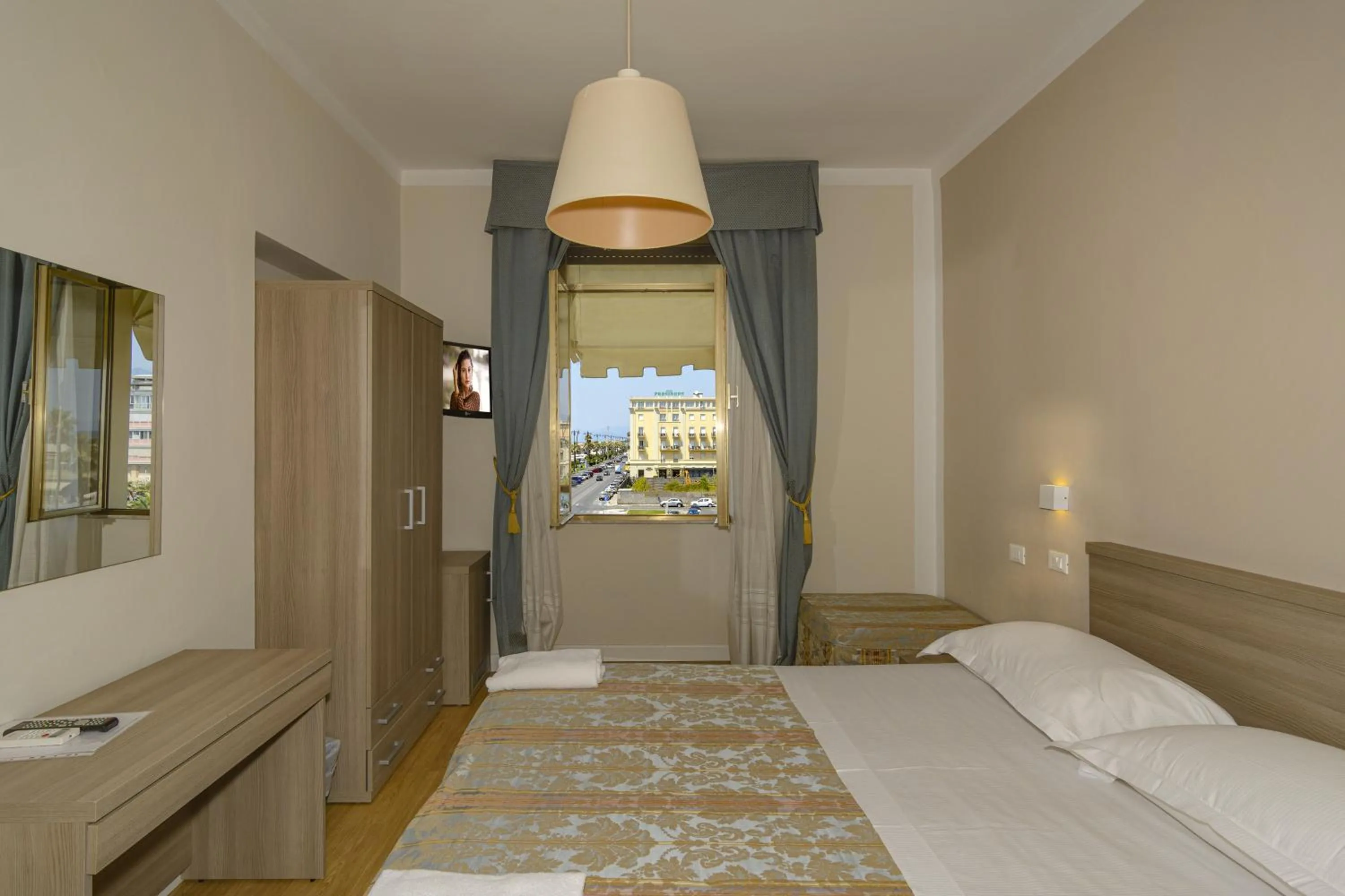 Bed in Hotel La Pace