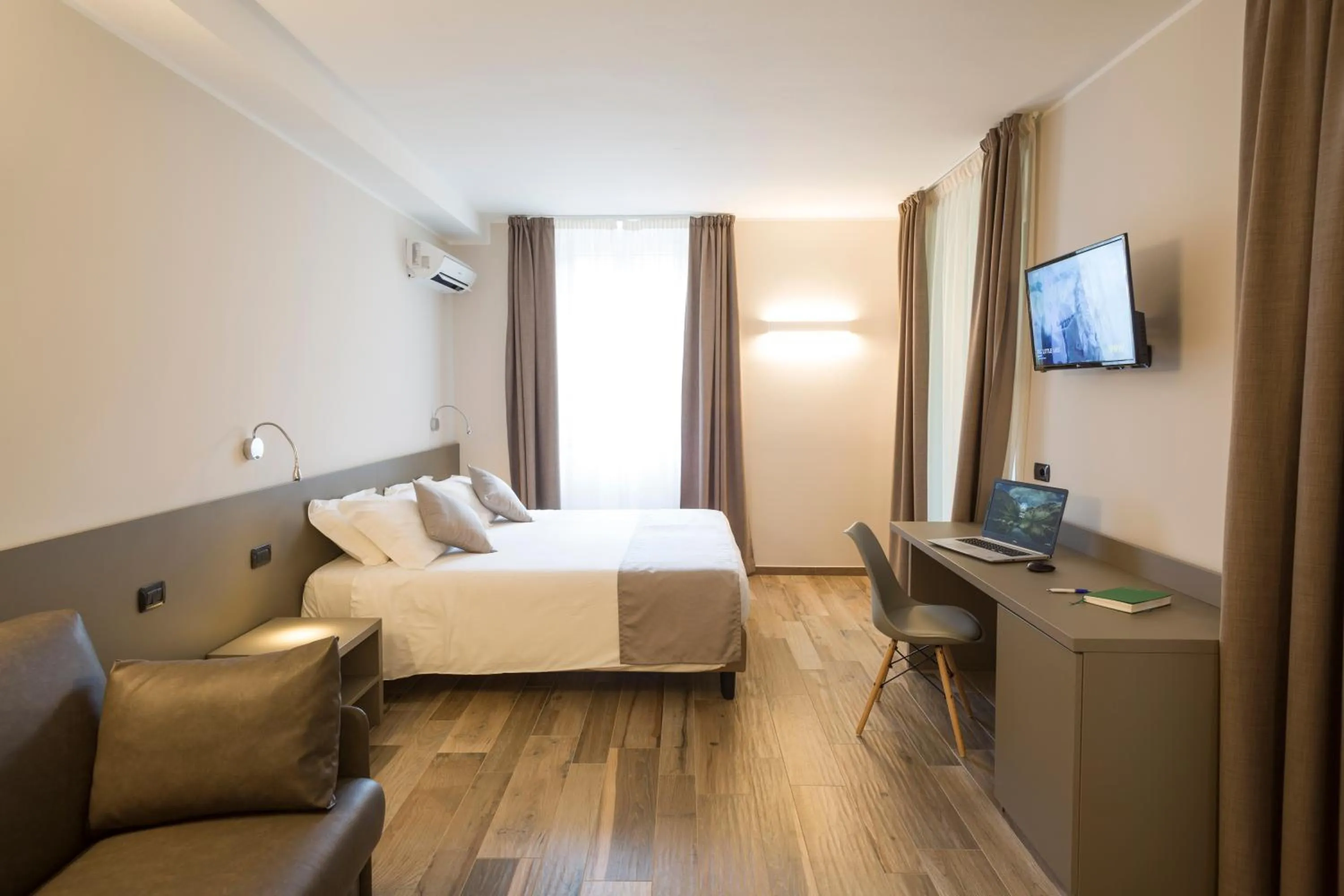 Photo of the whole room, Bed in Hotel Baia di Paré