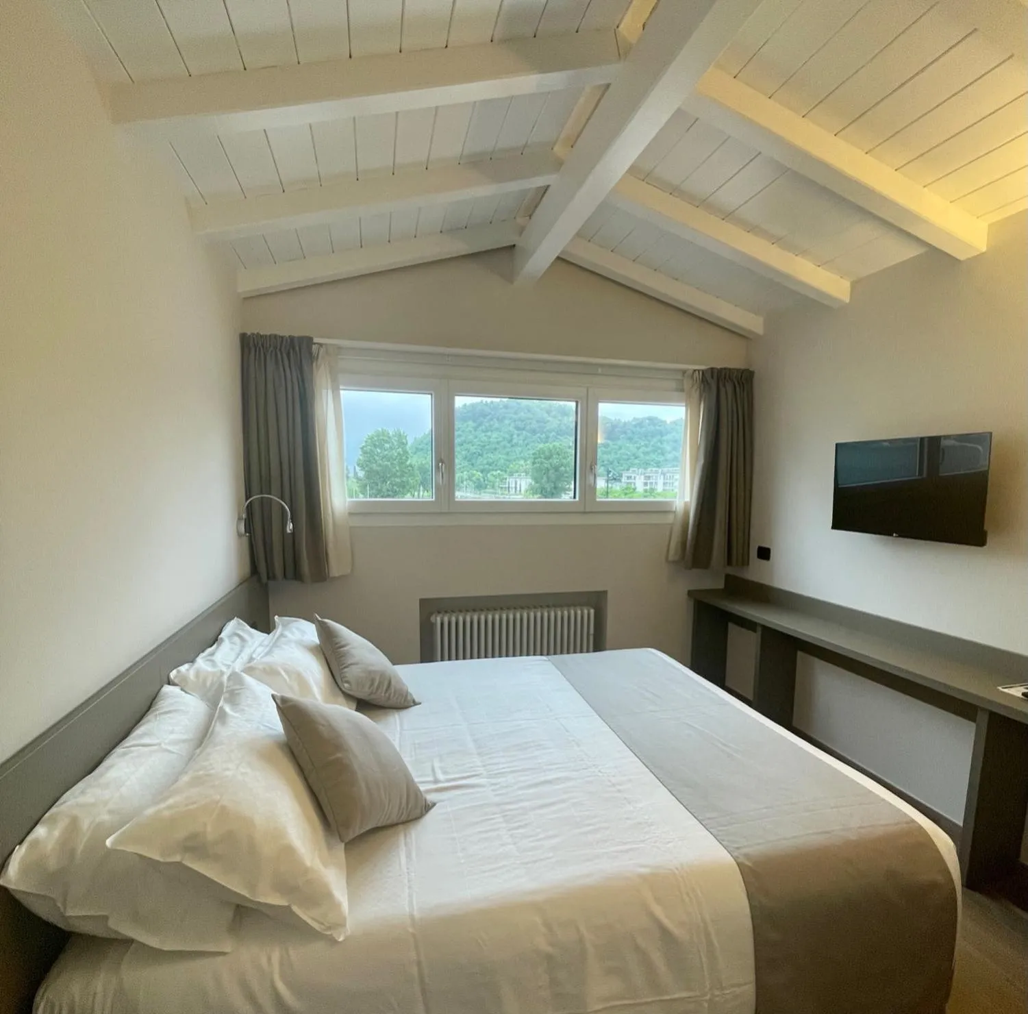 Photo of the whole room, Bed in Hotel Baia di Paré