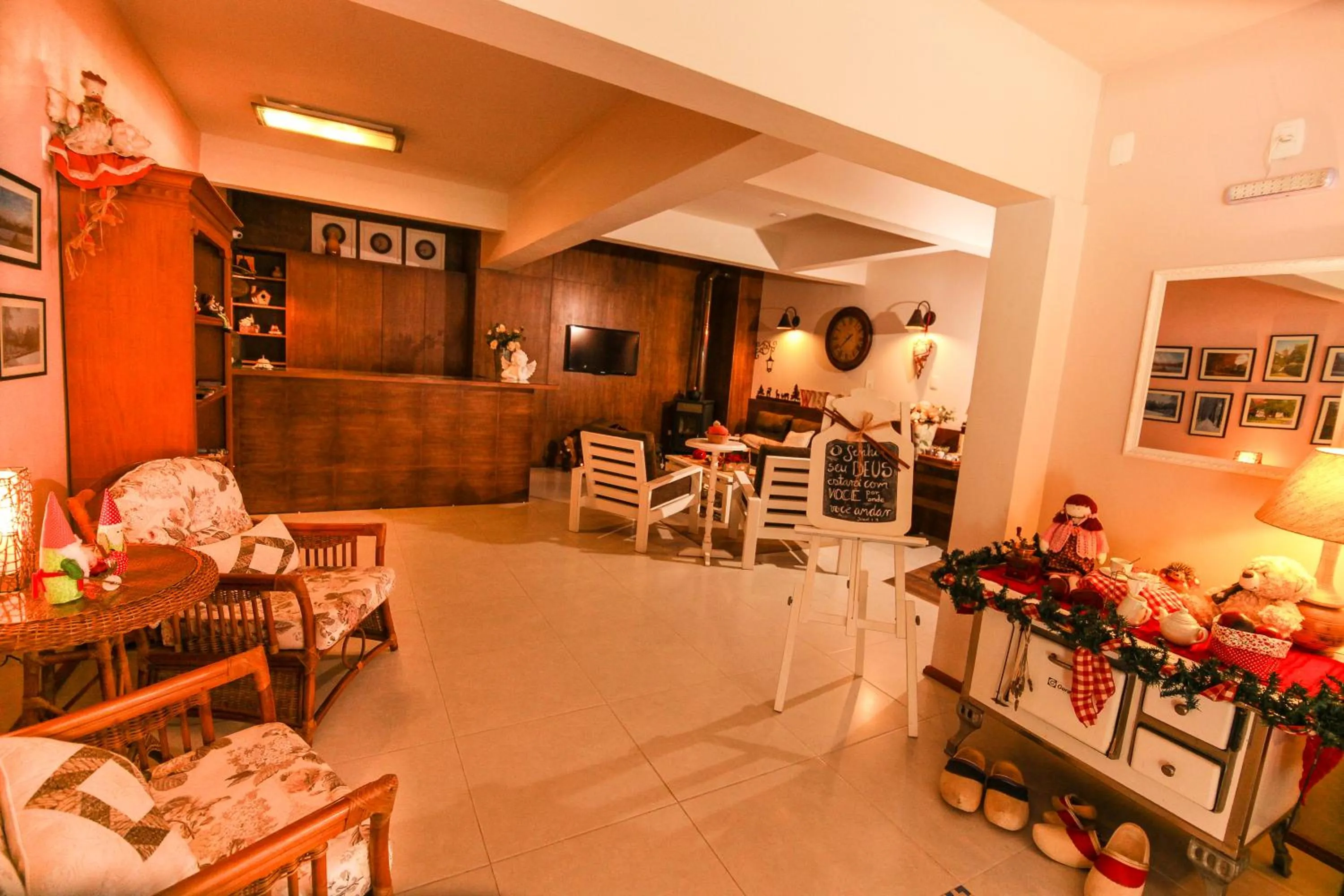 Communal lounge/ TV room in Pousada Betânia