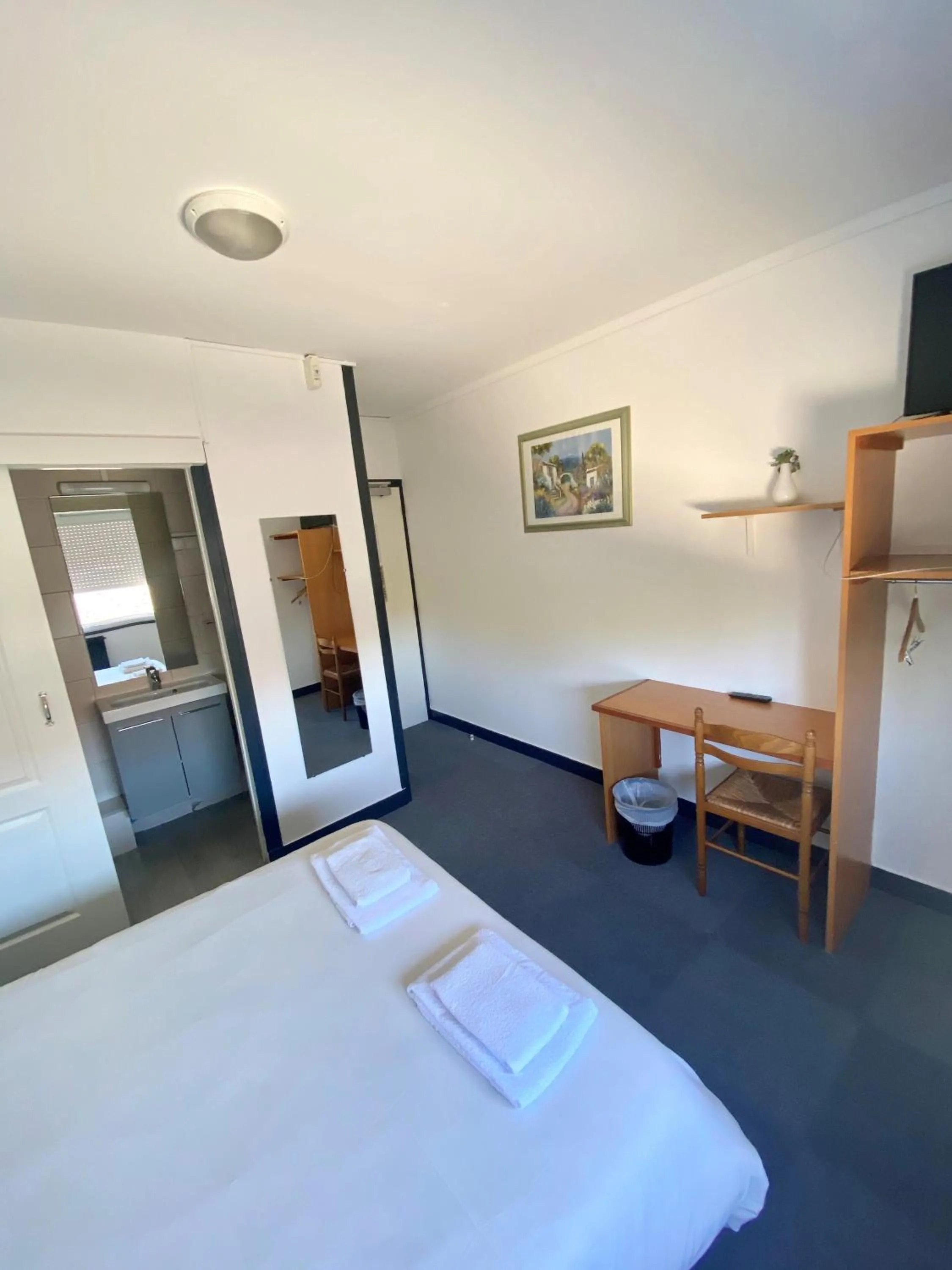 Photo of the whole room, Bed in Hotel du Centre Lucé Chartres