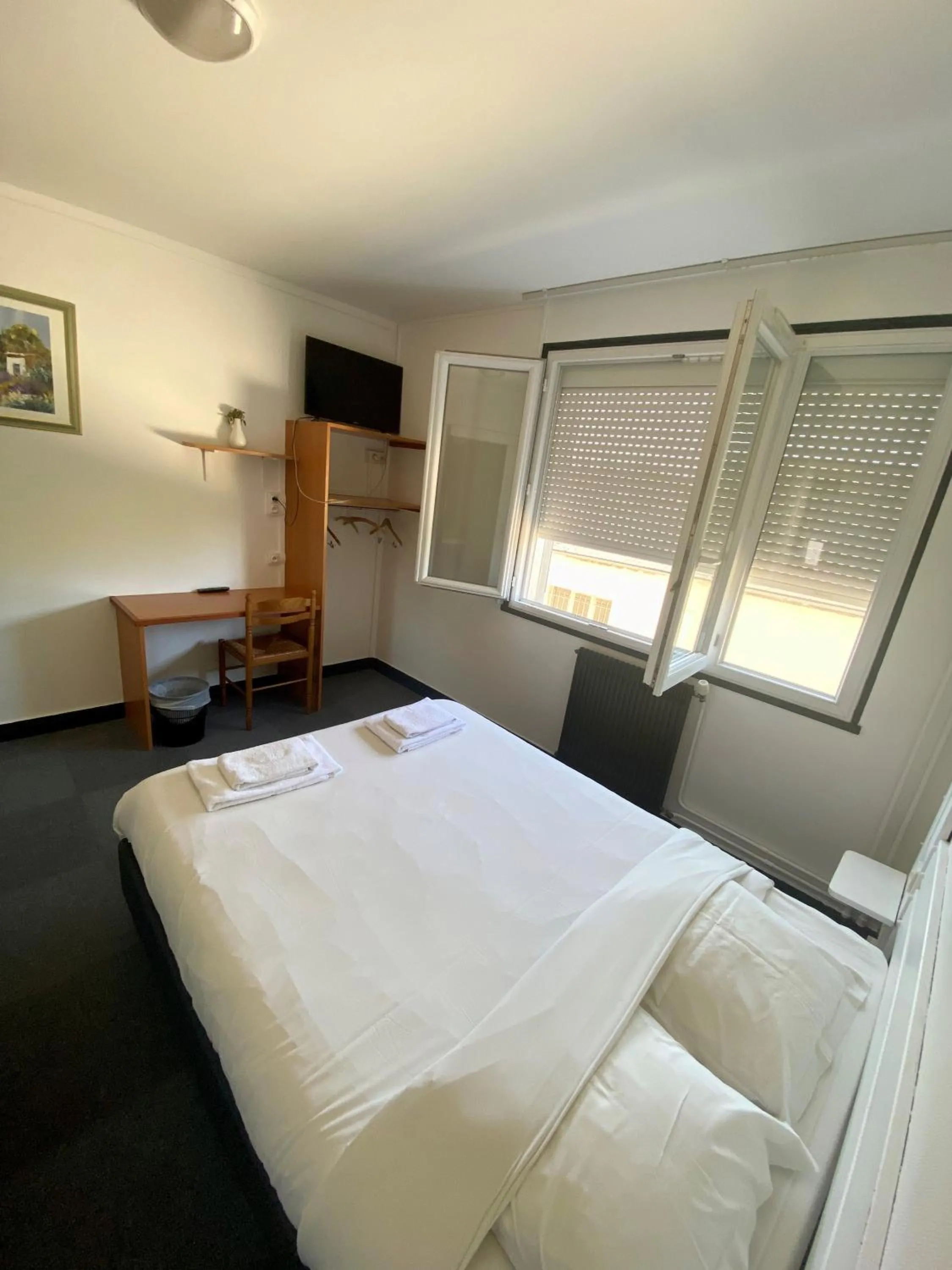 Photo of the whole room, Bed in Hotel du Centre Lucé Chartres
