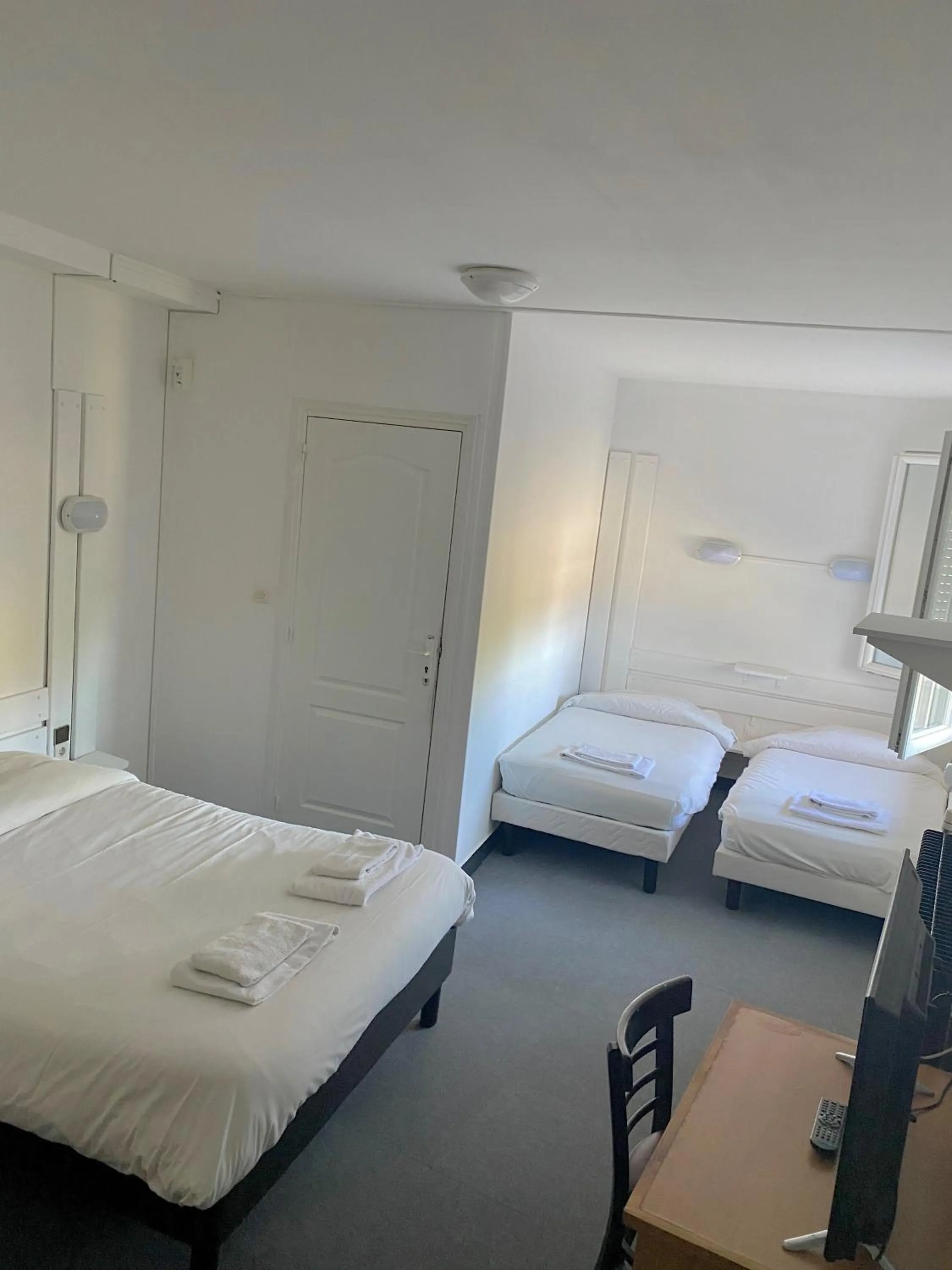 Photo of the whole room, Bed in Hotel du Centre Lucé Chartres