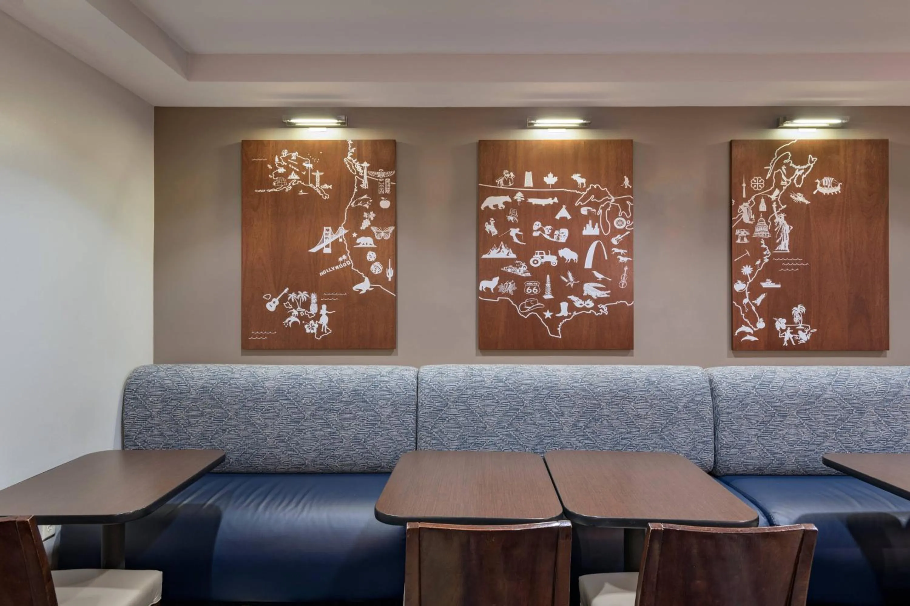 Breakfast in TownePlace Suites by Marriott Monroe