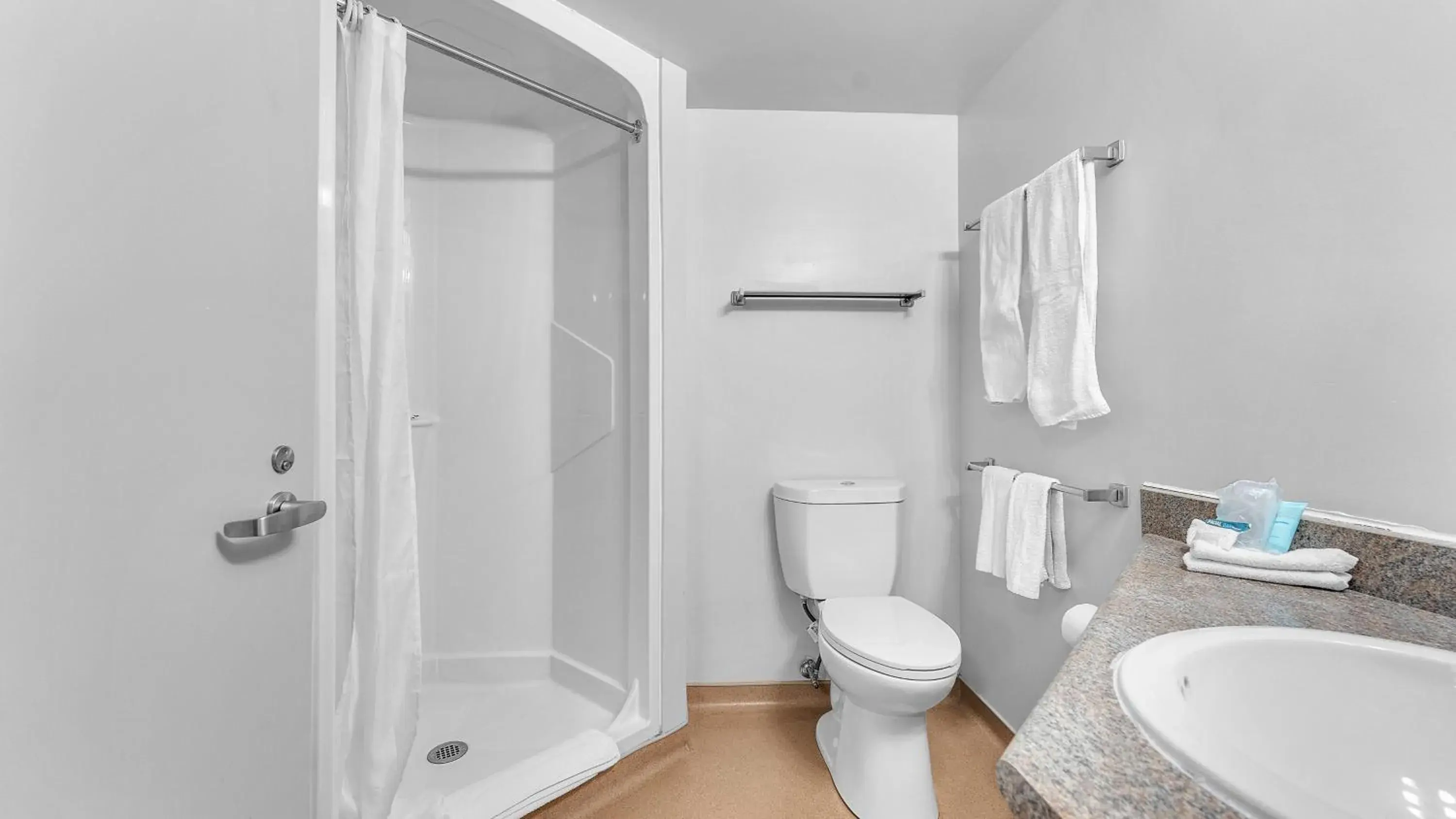 Four-Bedroom Suite in Residence & Conference Centre - London Four-Bedroom Suite in Residence & Conference Centre - London