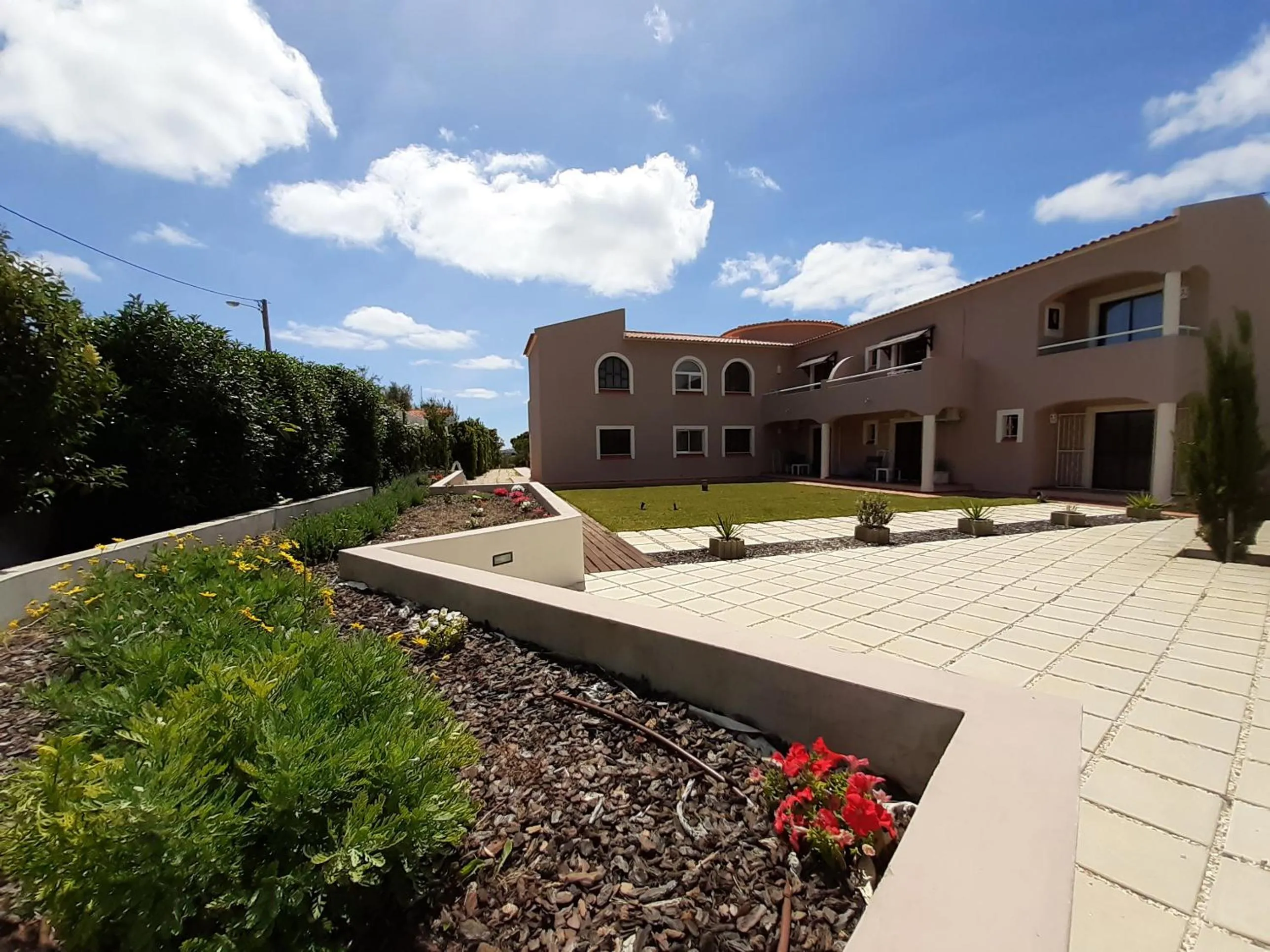 Property building in Casa Rosa Montes