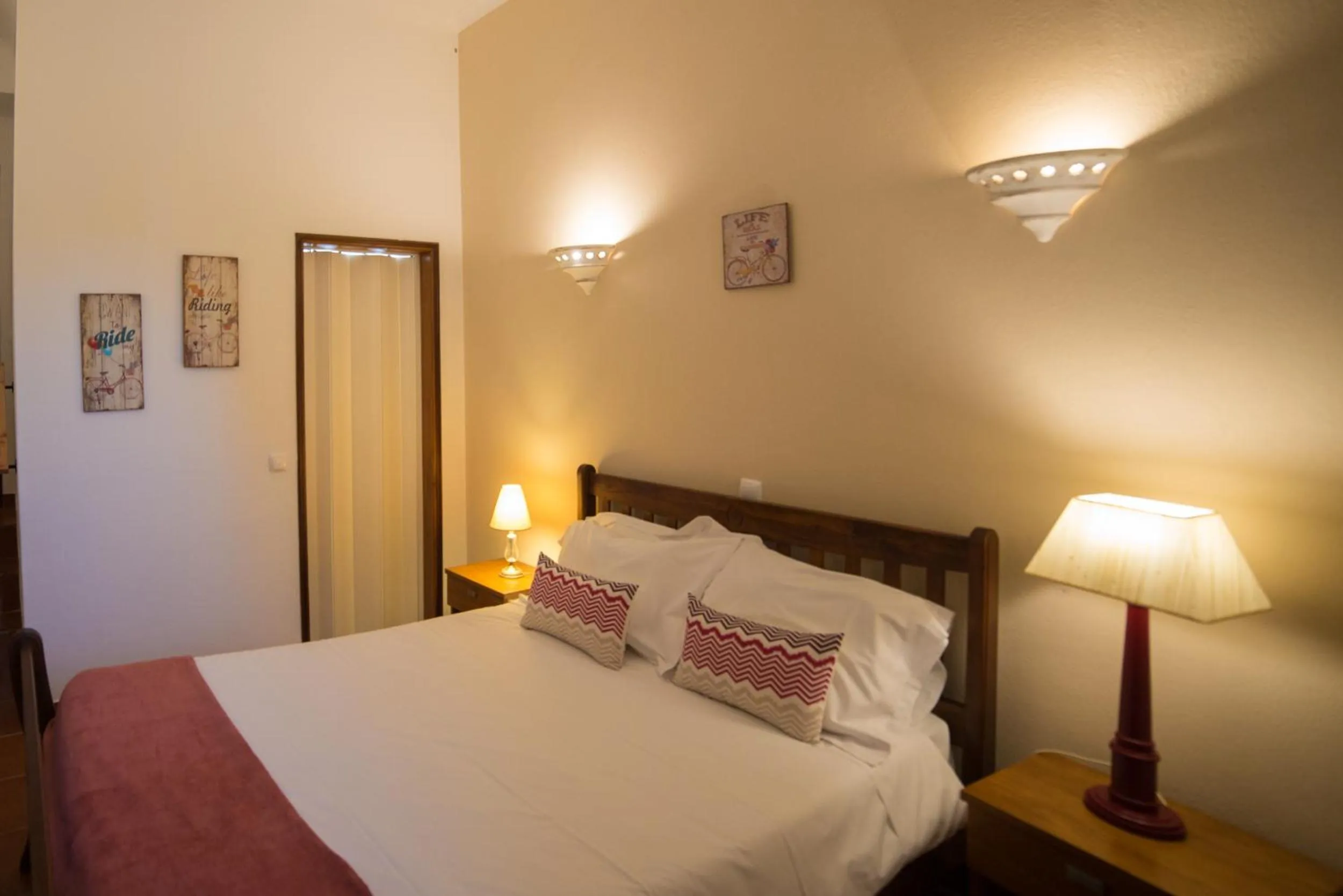 Decorative detail, Bed in Casa Rosa Montes