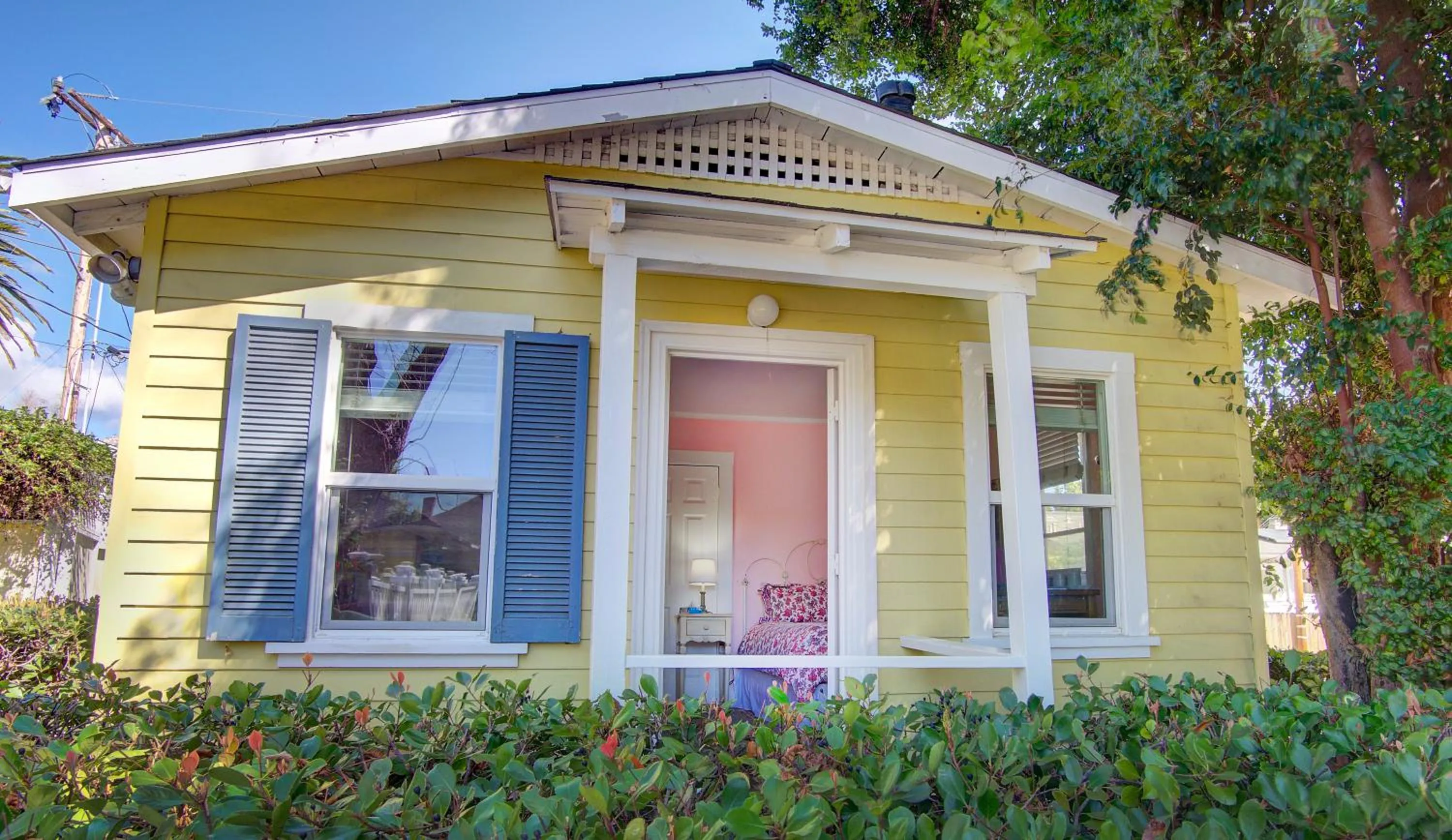 Standard Double Room in Secret Garden Inn & Cottages