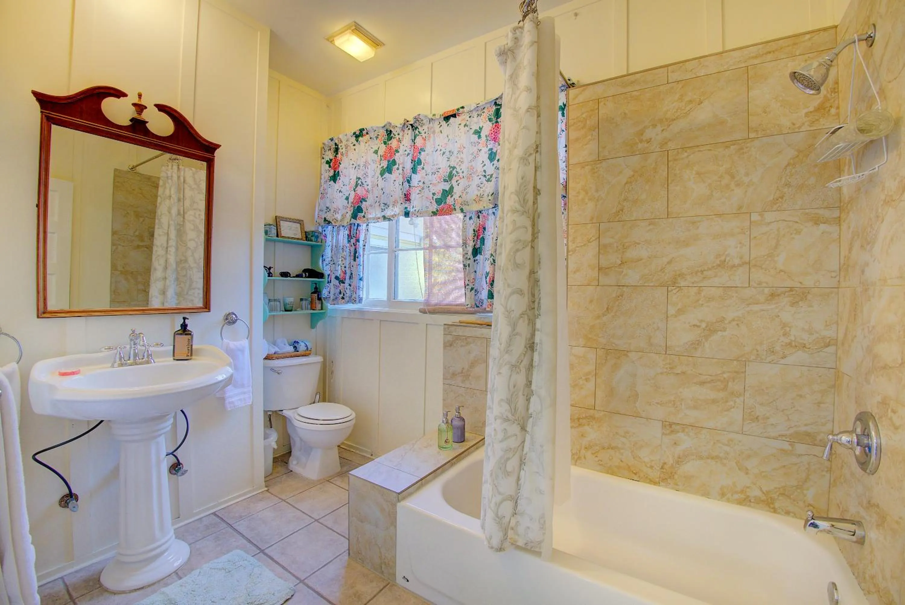 Bathroom in Secret Garden Inn & Cottages