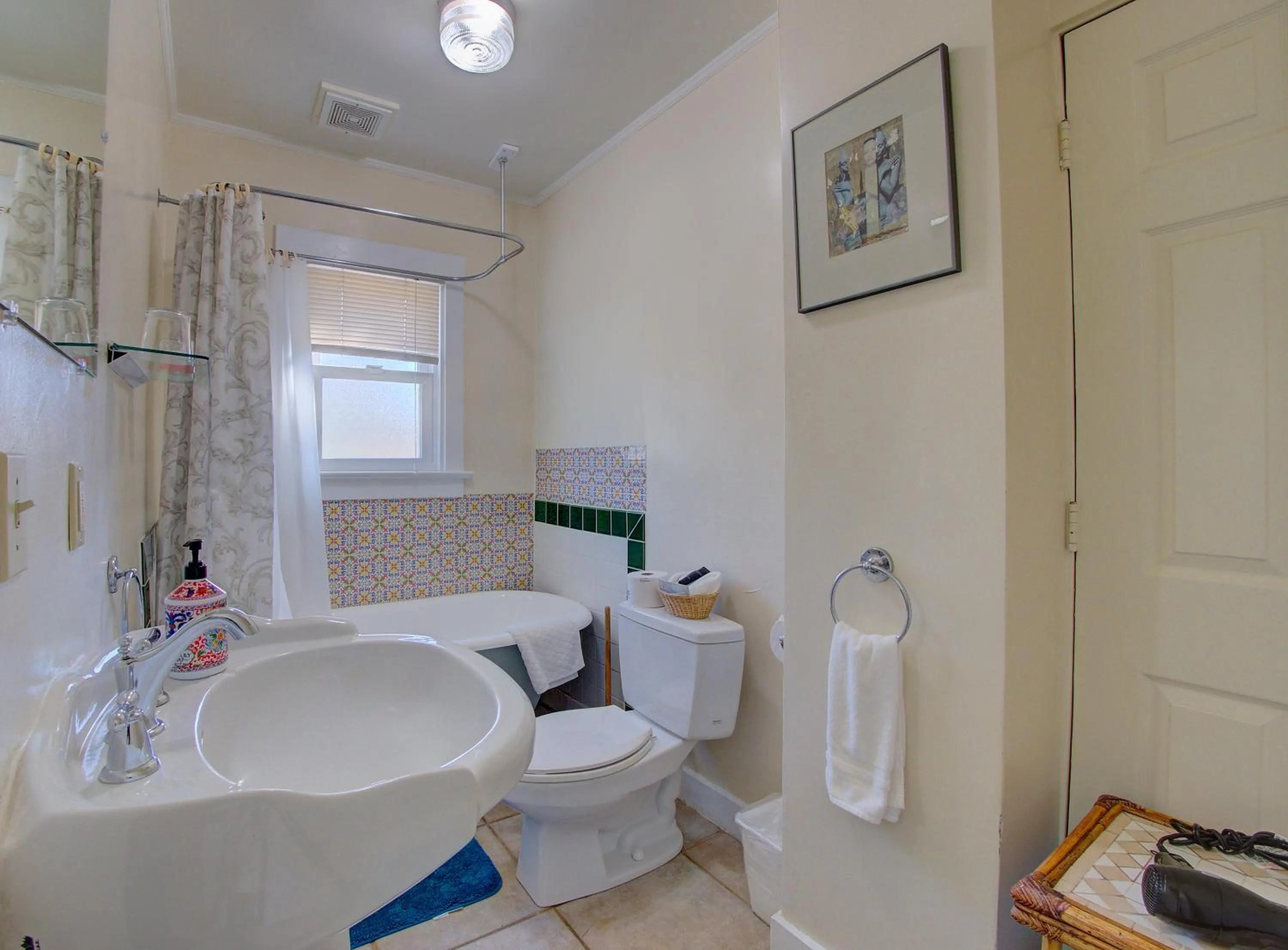 Bathroom in Secret Garden Inn & Cottages