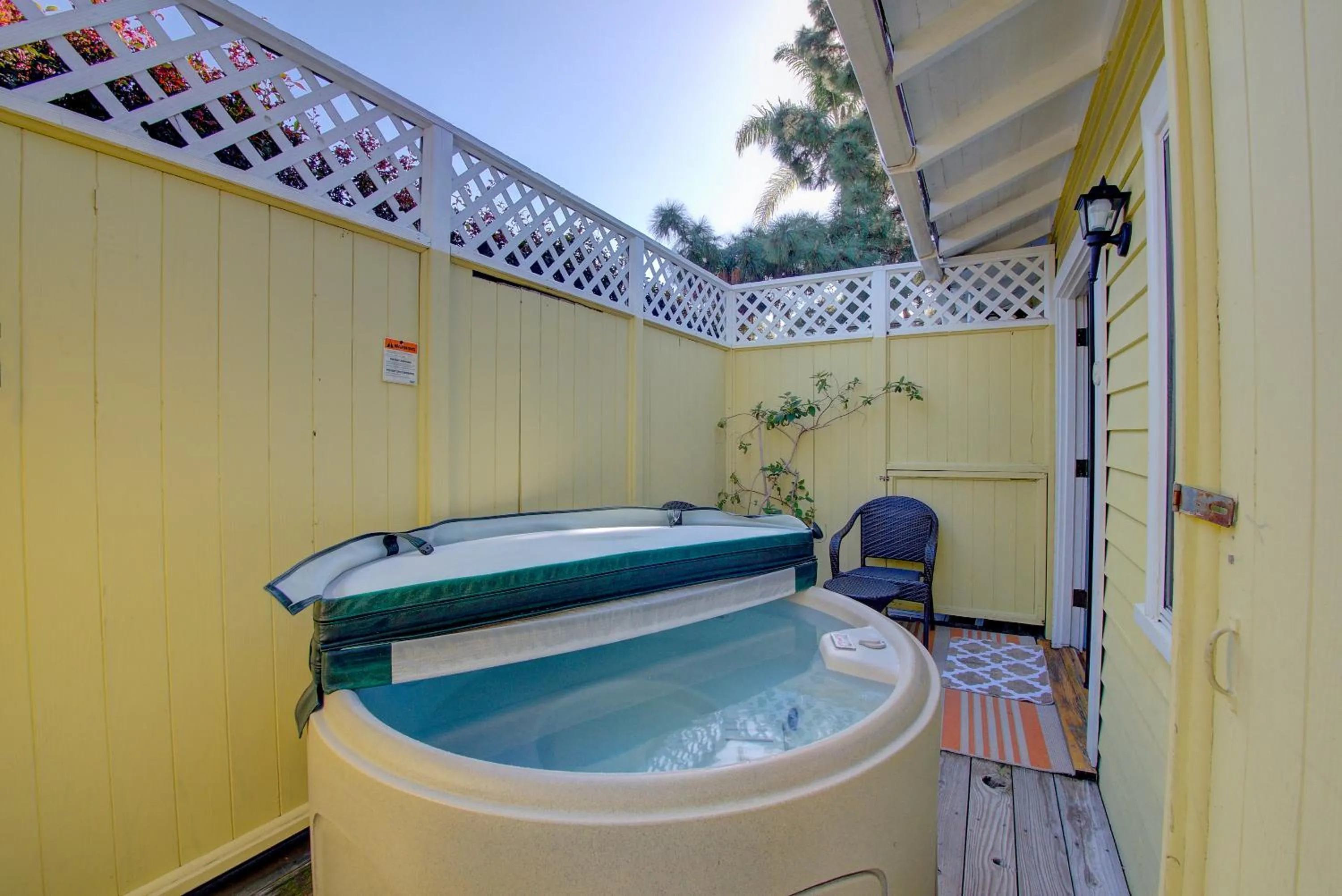 Hot Tub in Secret Garden Inn & Cottages