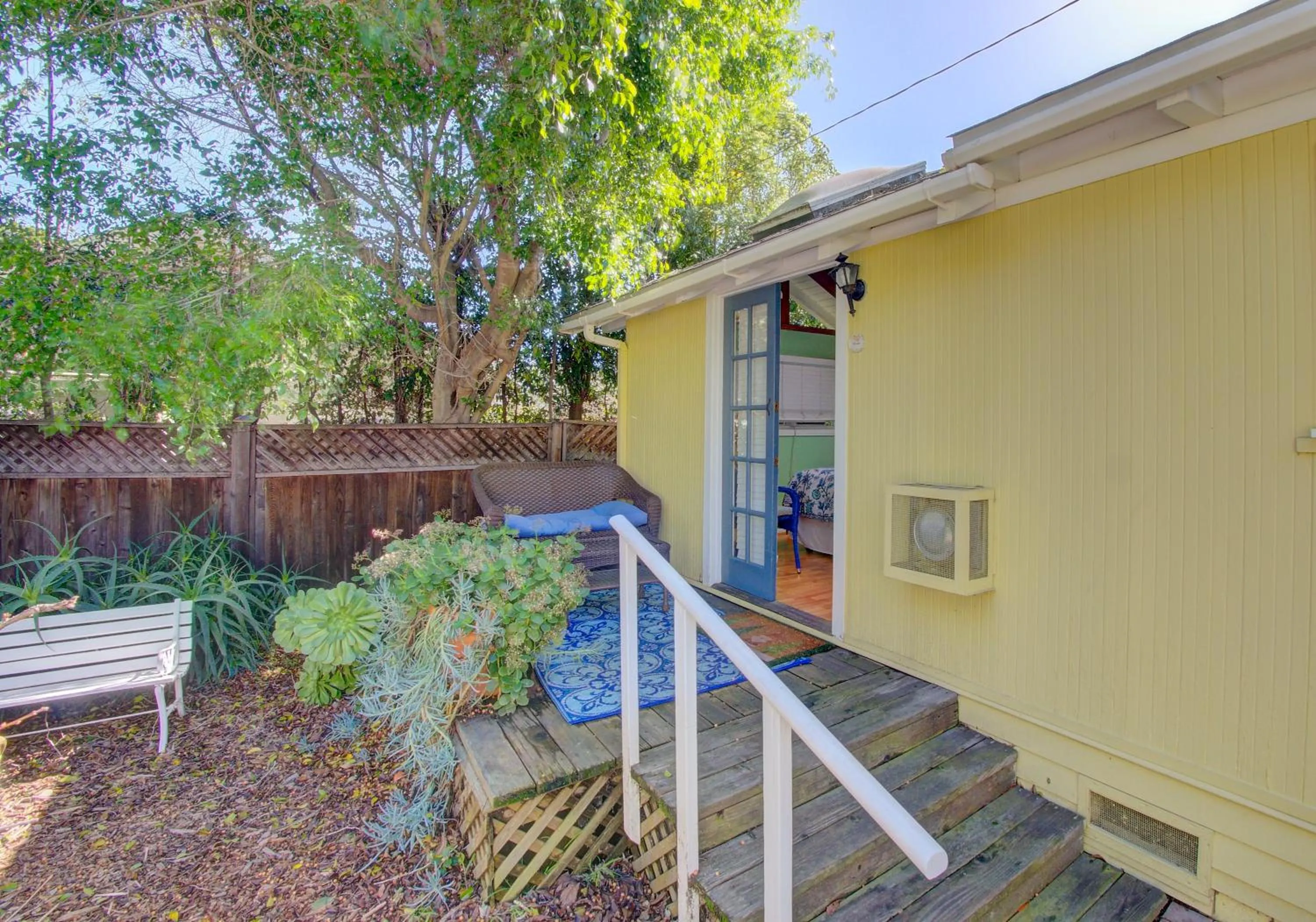 Property building in Secret Garden Inn & Cottages