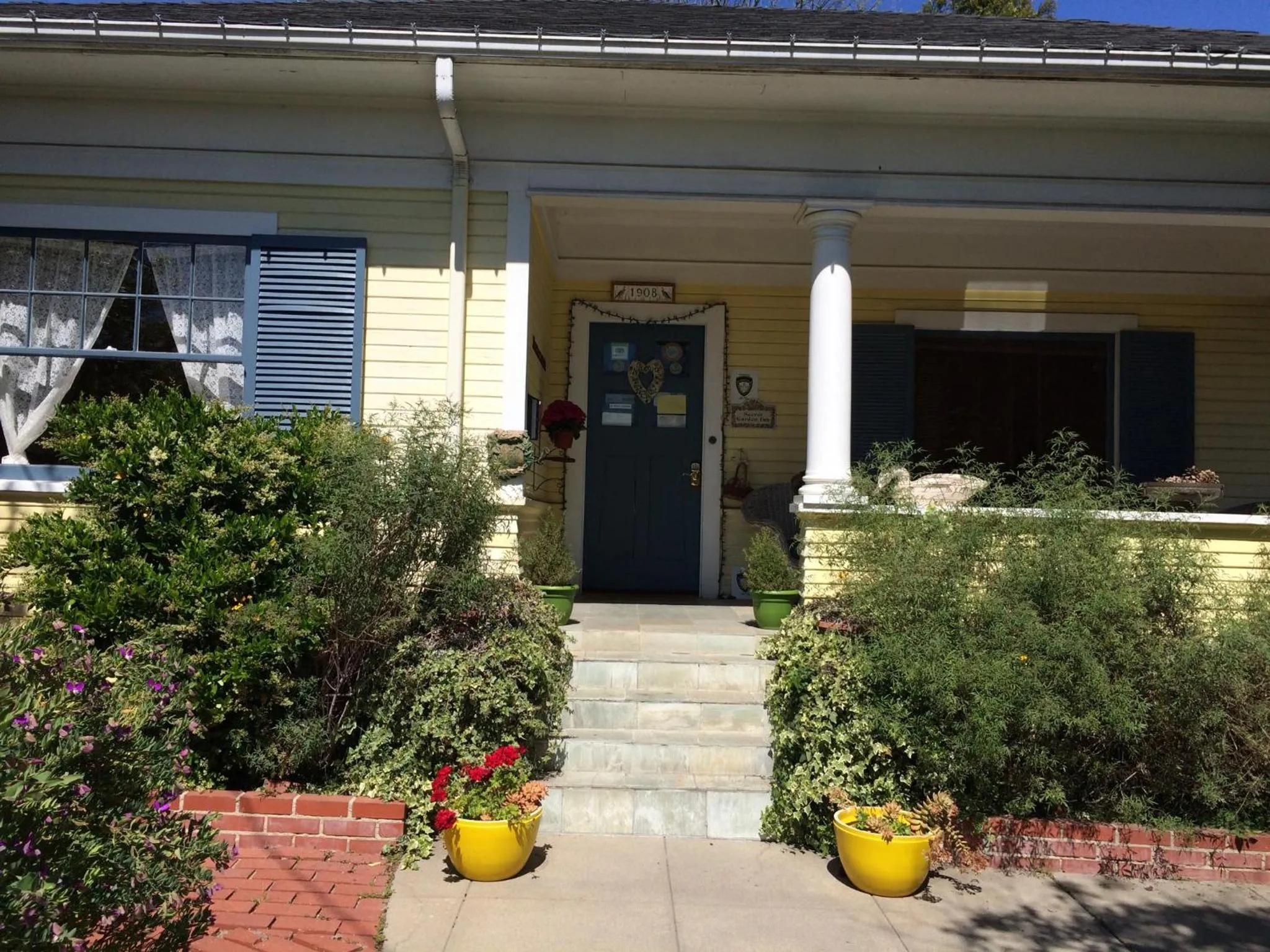 Property building in Secret Garden Inn & Cottages