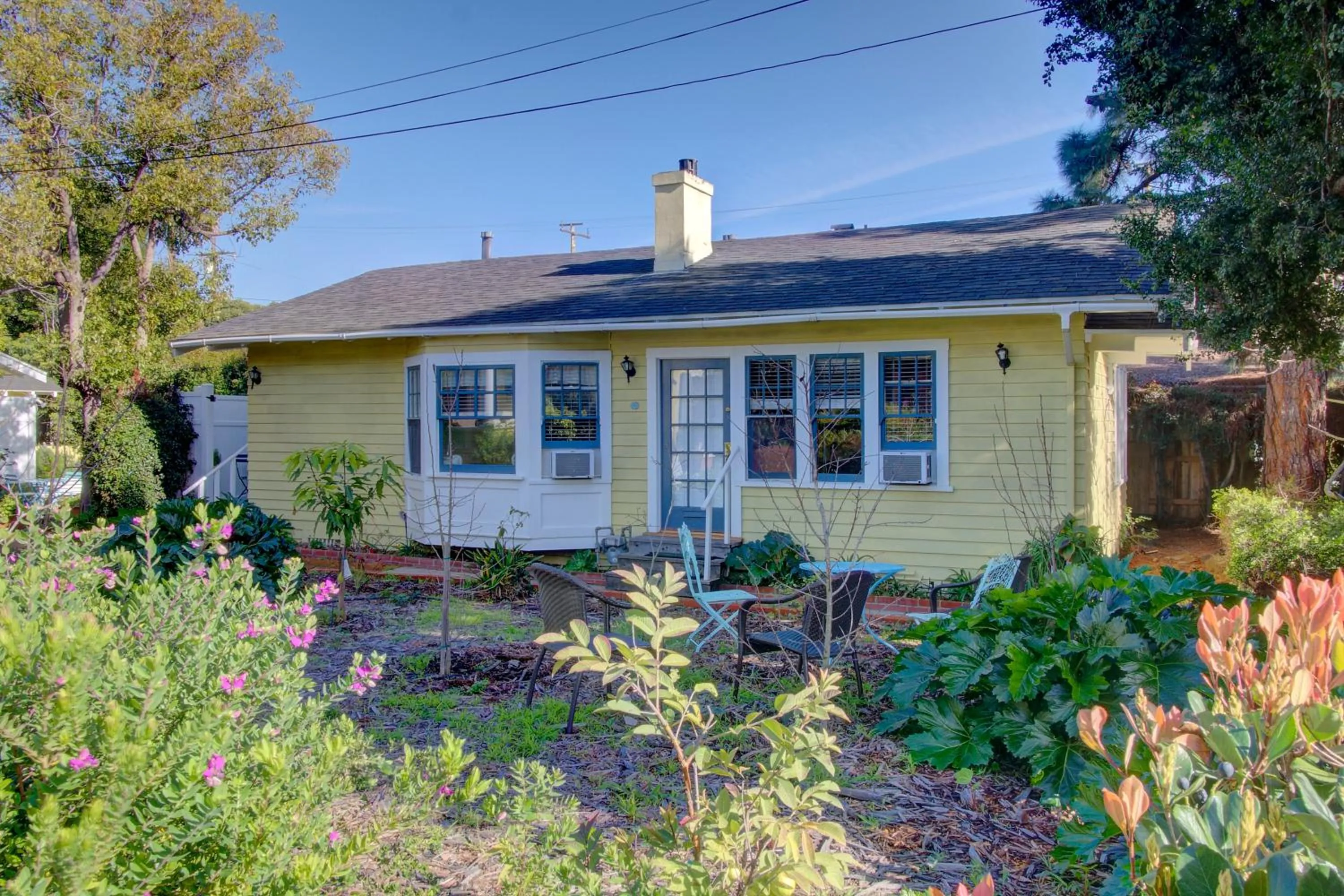 Property building in Secret Garden Inn & Cottages