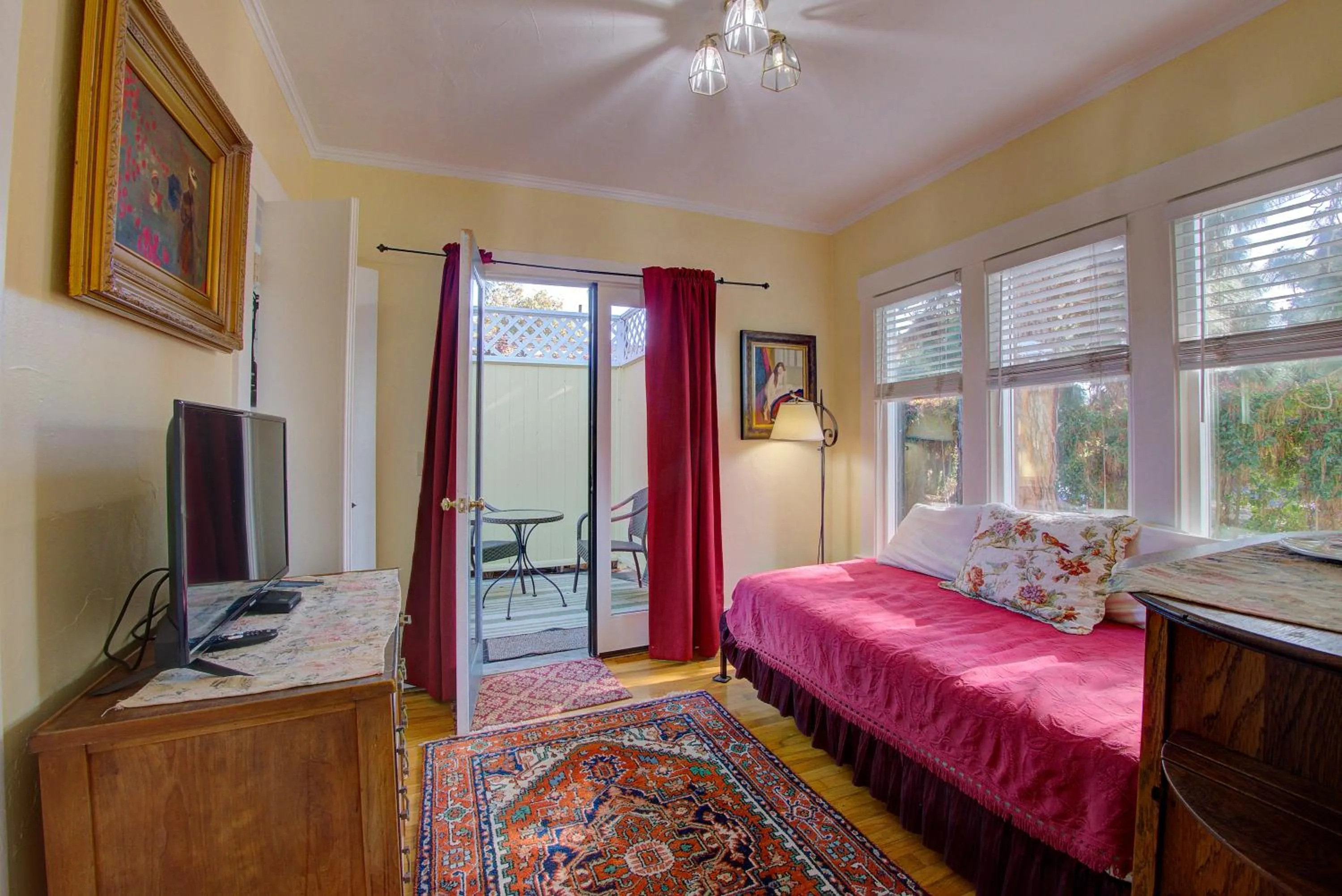 Bedroom, Bed in Secret Garden Inn & Cottages