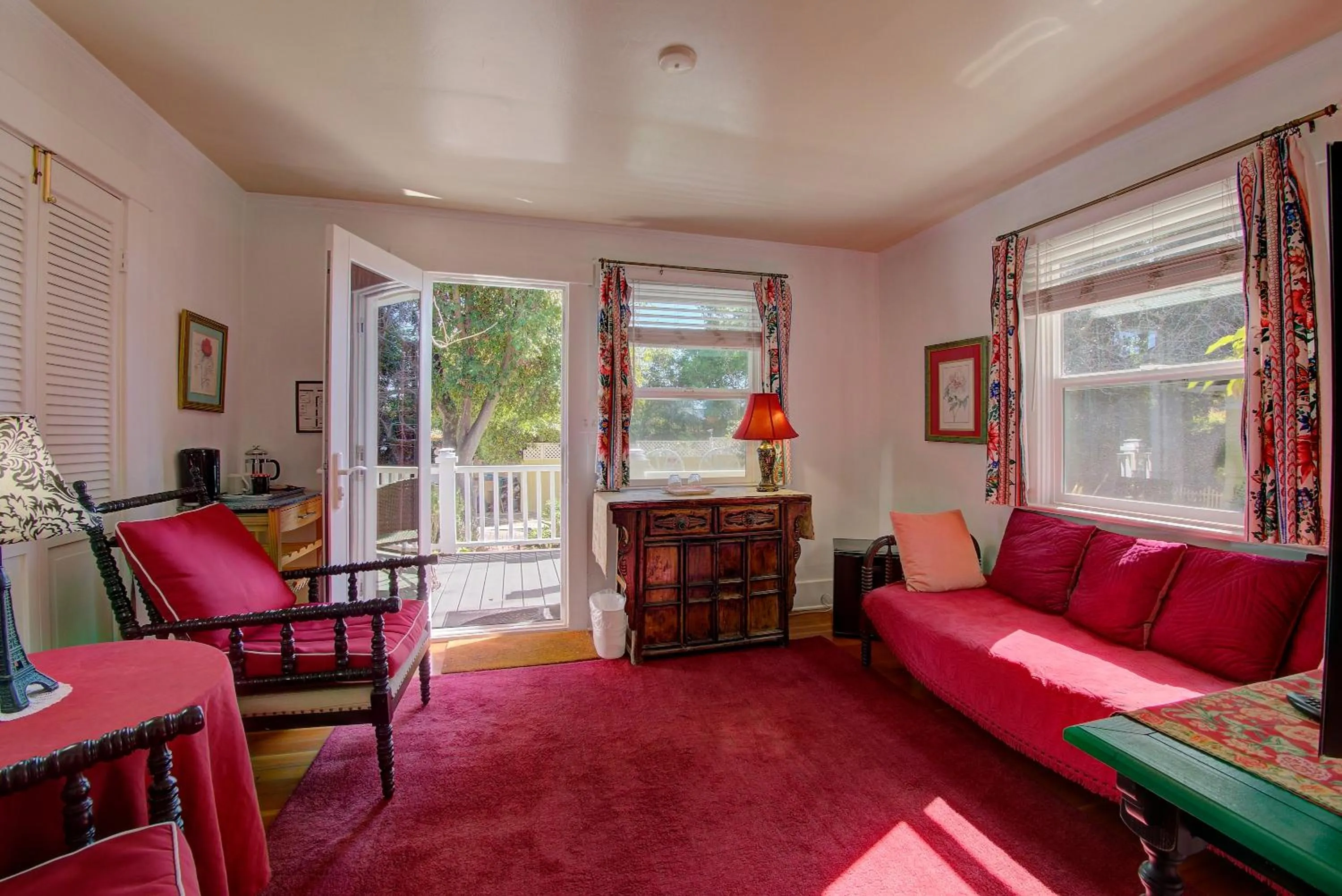 Living room in Secret Garden Inn & Cottages