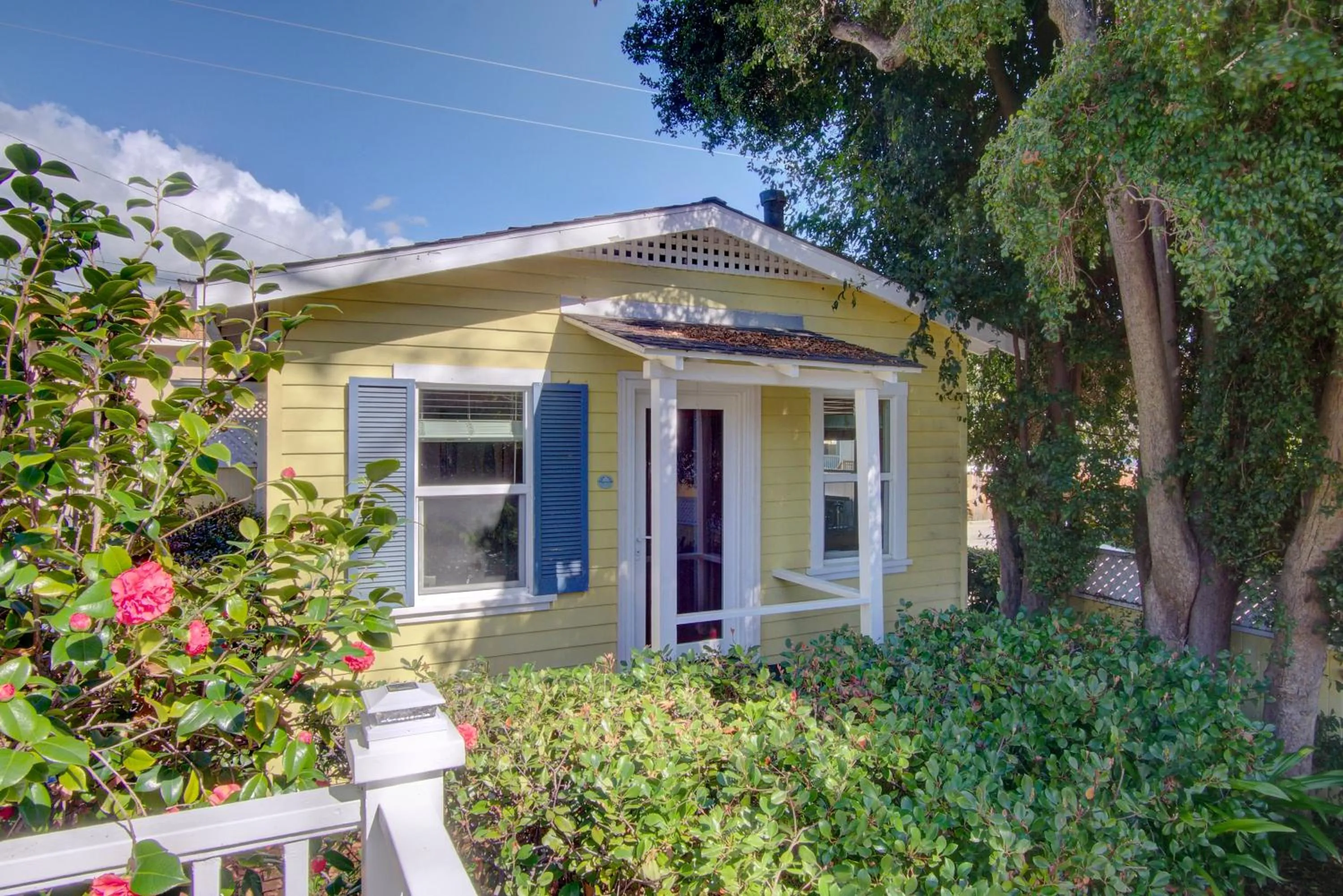 Property building in Secret Garden Inn & Cottages