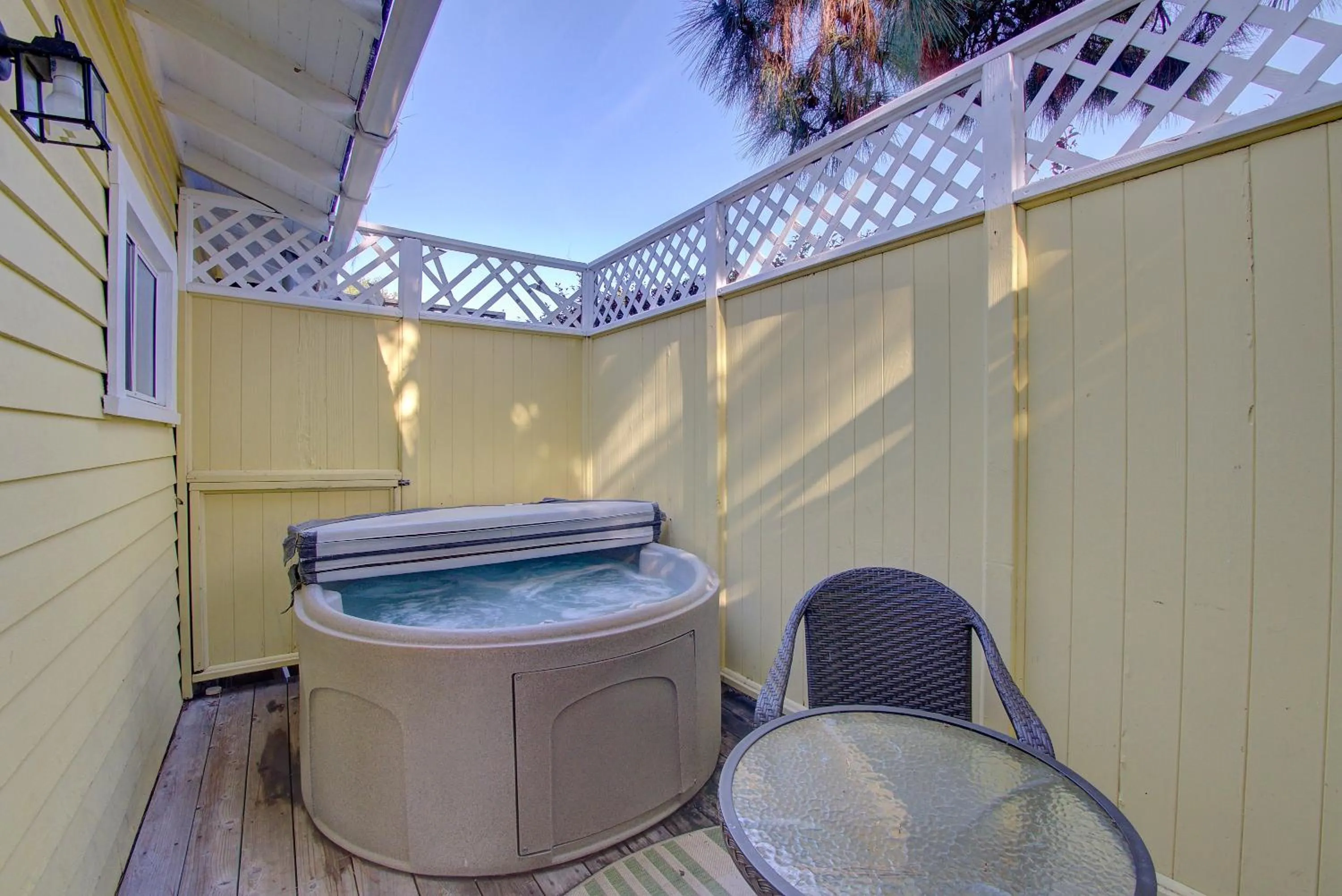 Hot Tub in Secret Garden Inn & Cottages
