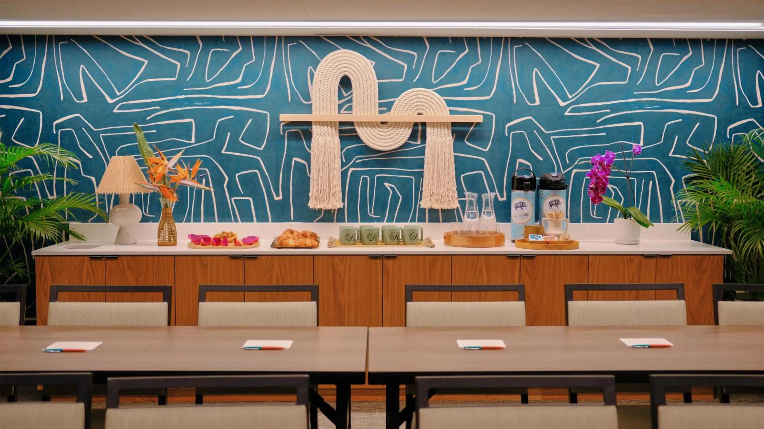 Meeting/conference room in The Ambassador of Waikiki, Tapestry Collection by Hilton